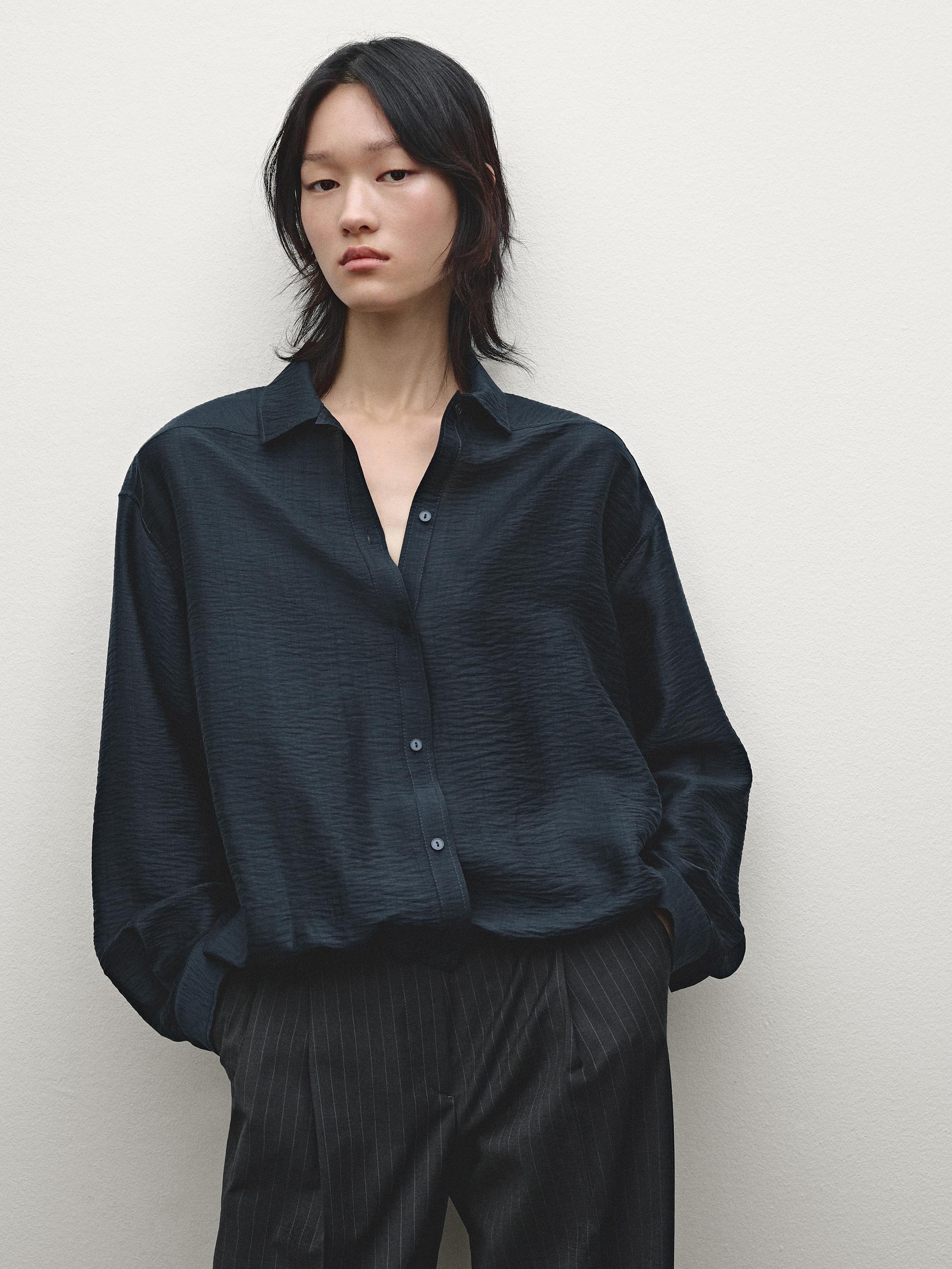Camisa satinada detalle goma elástica