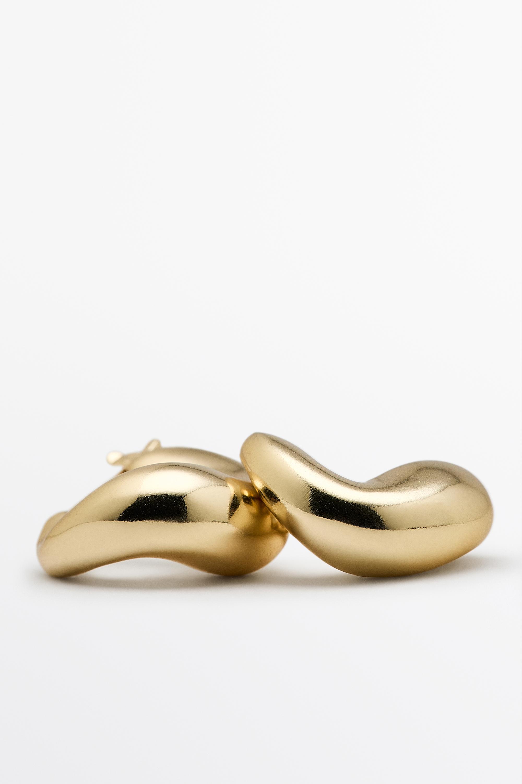 Voluminous hoop earrings — GOLDEN