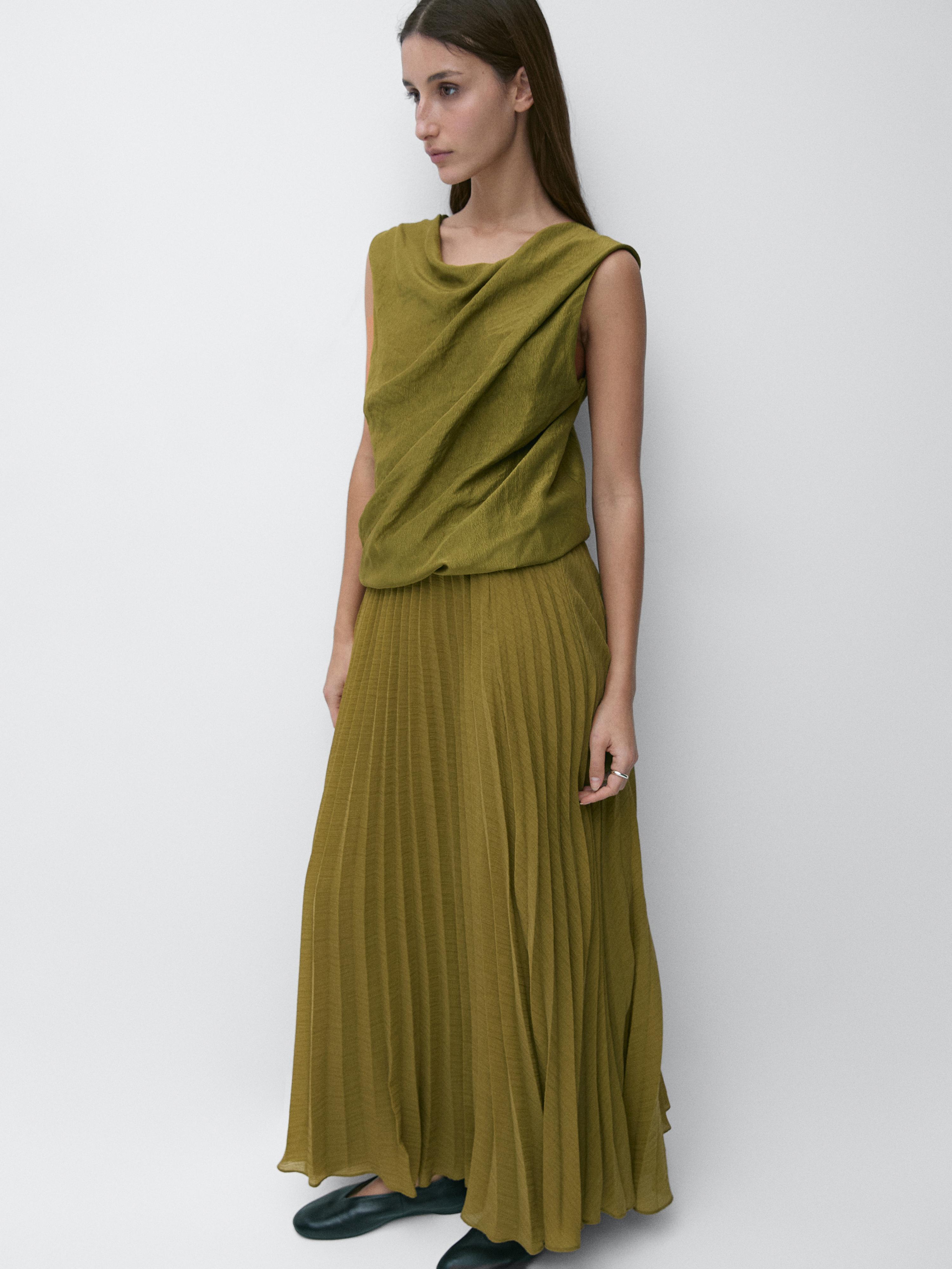 Long matching dress with pleated detail — GREEN