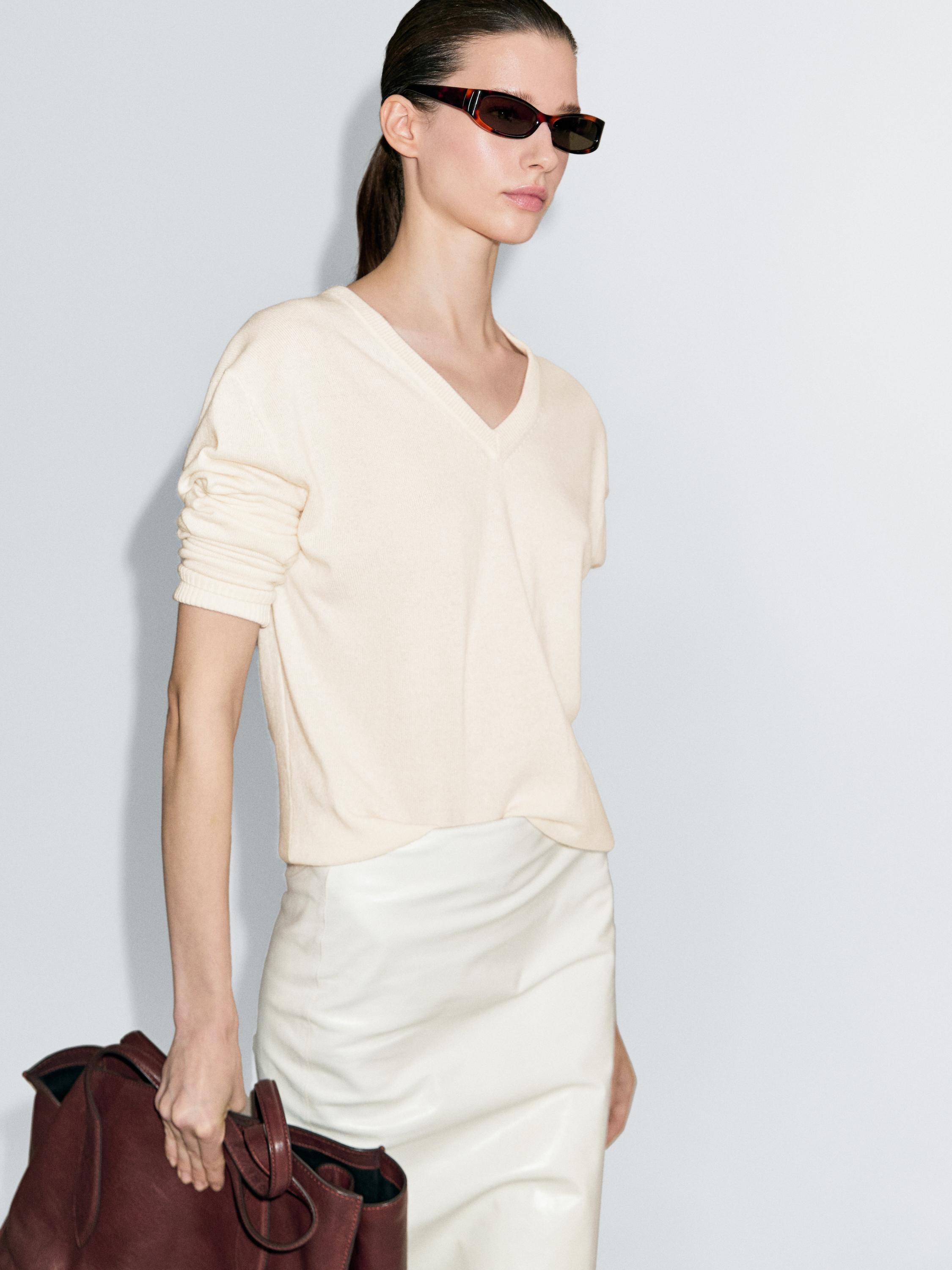Knit 100% cashmere V-neck sweater