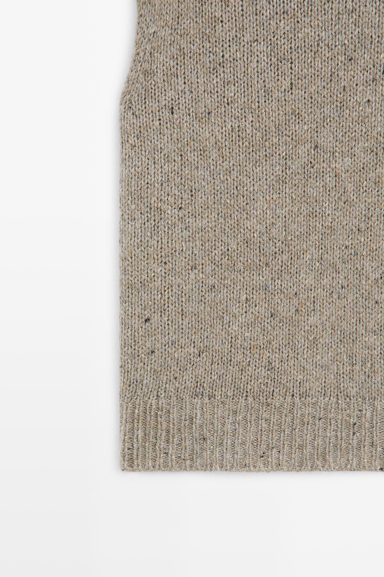 High neck knit vest — BEIGE