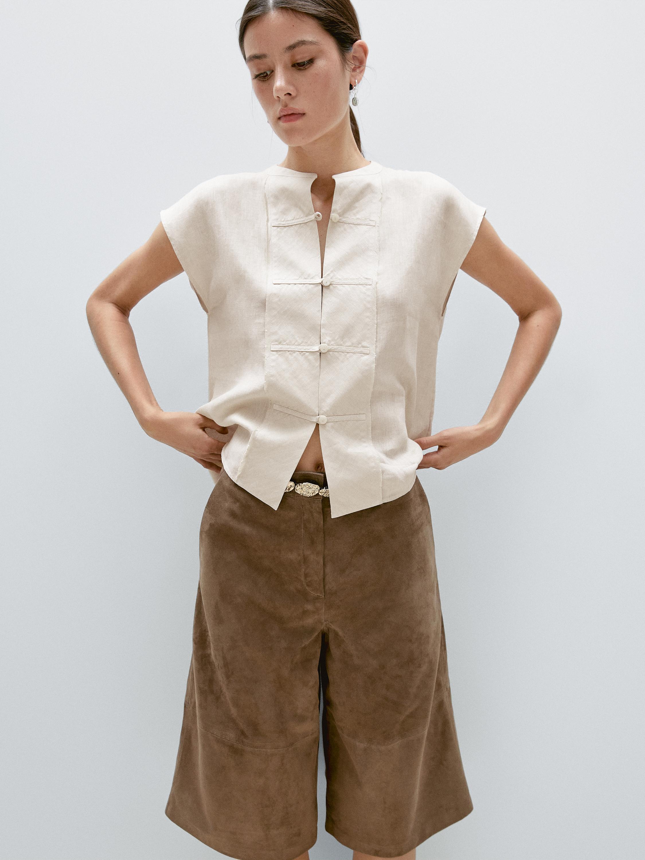 Жилет с пуговицей на груди