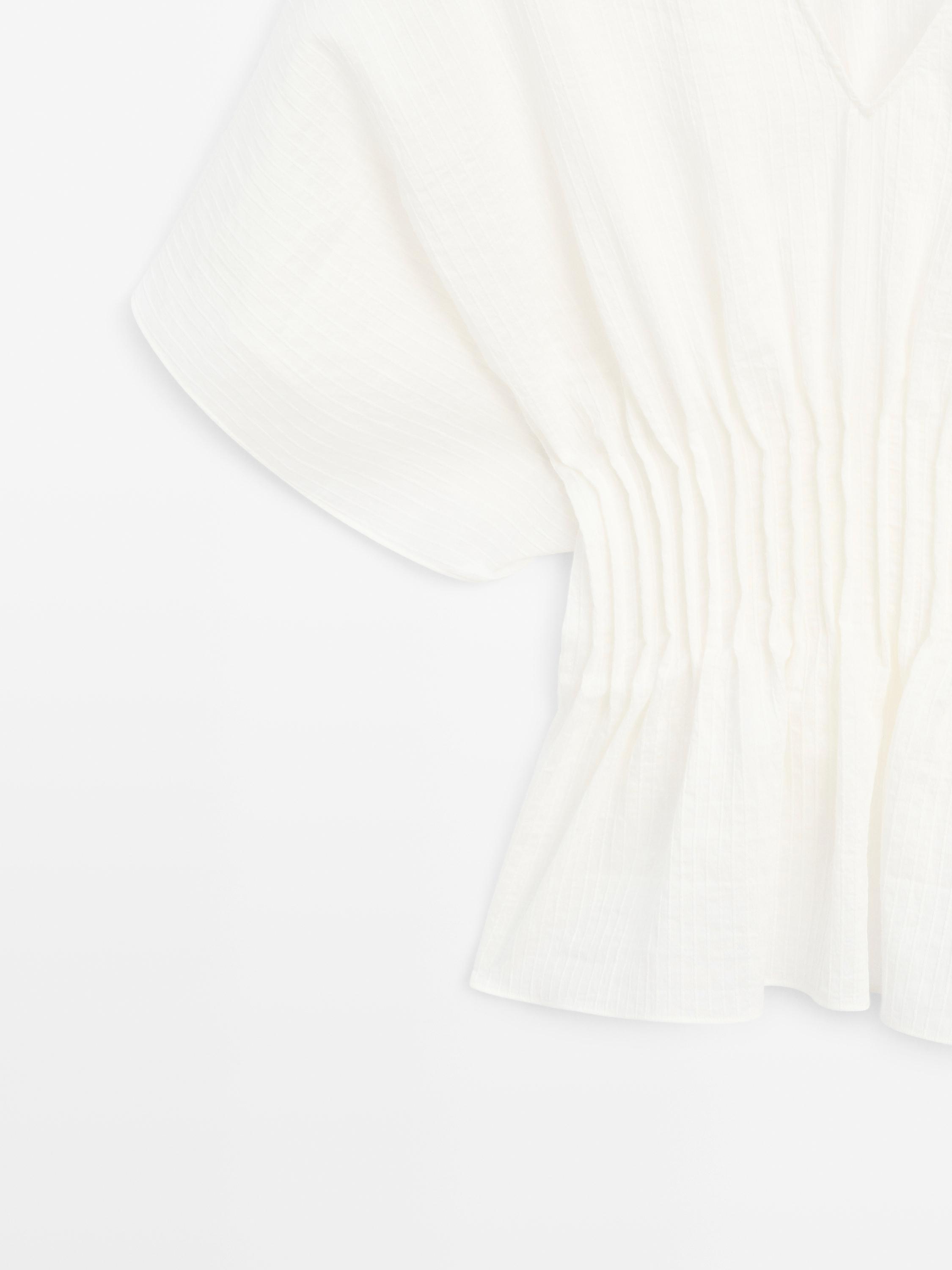 Cotton blend shirt with gathered detail