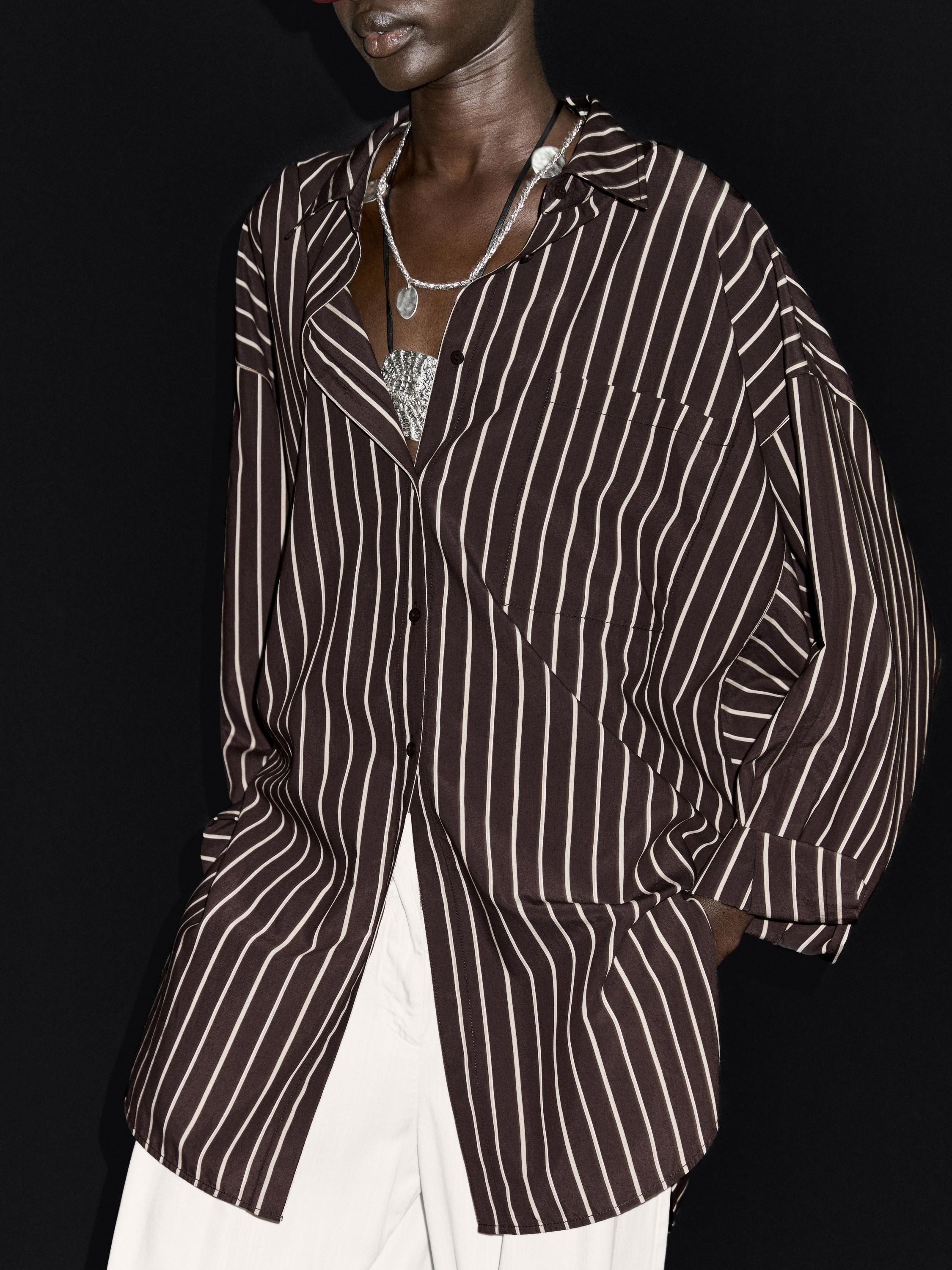 Loose-fitting striped shirt