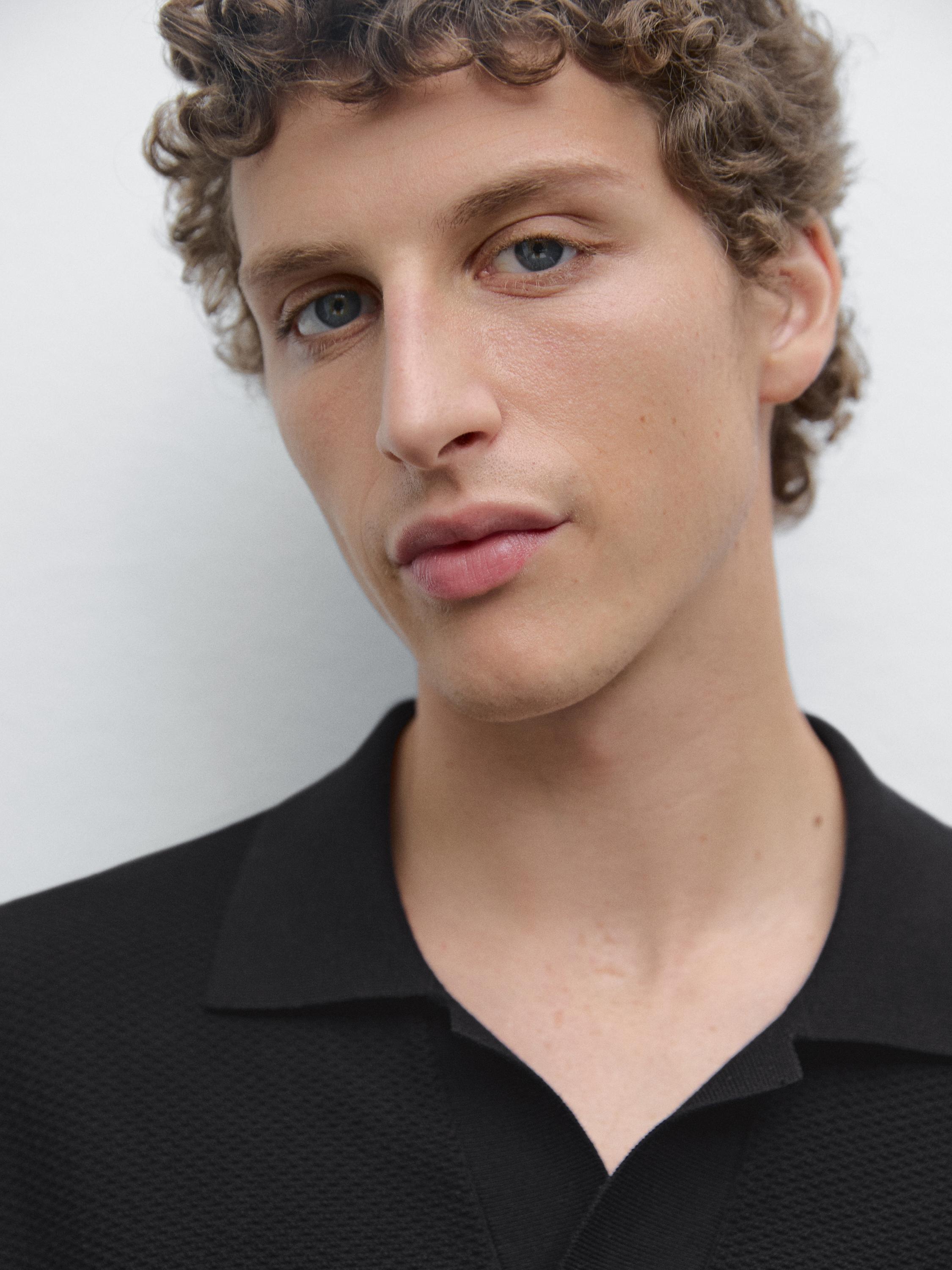 Textured knit short sleeve polo shirt