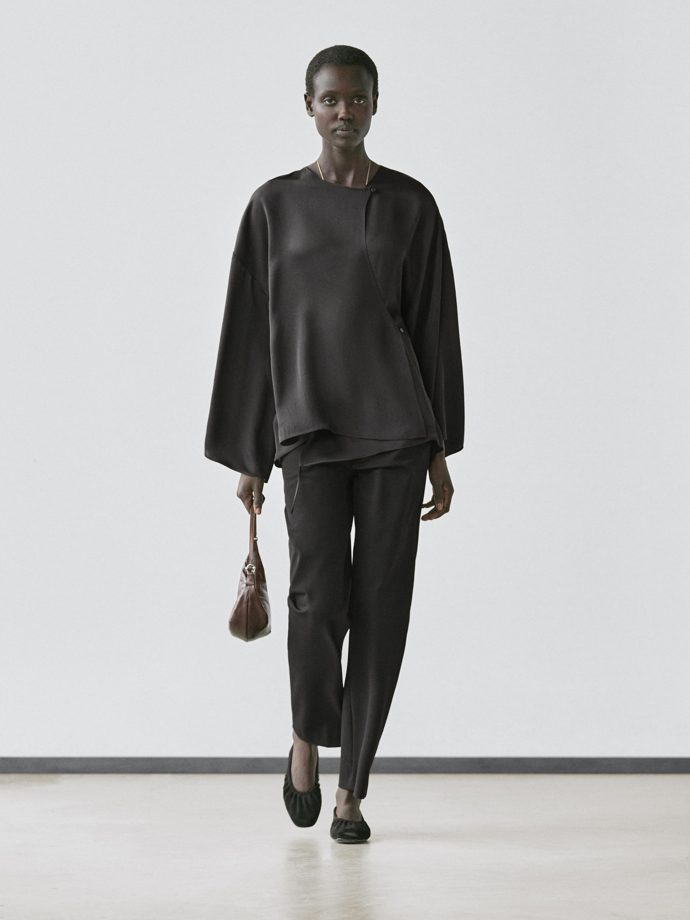 Soepelvallende wikkelblouse