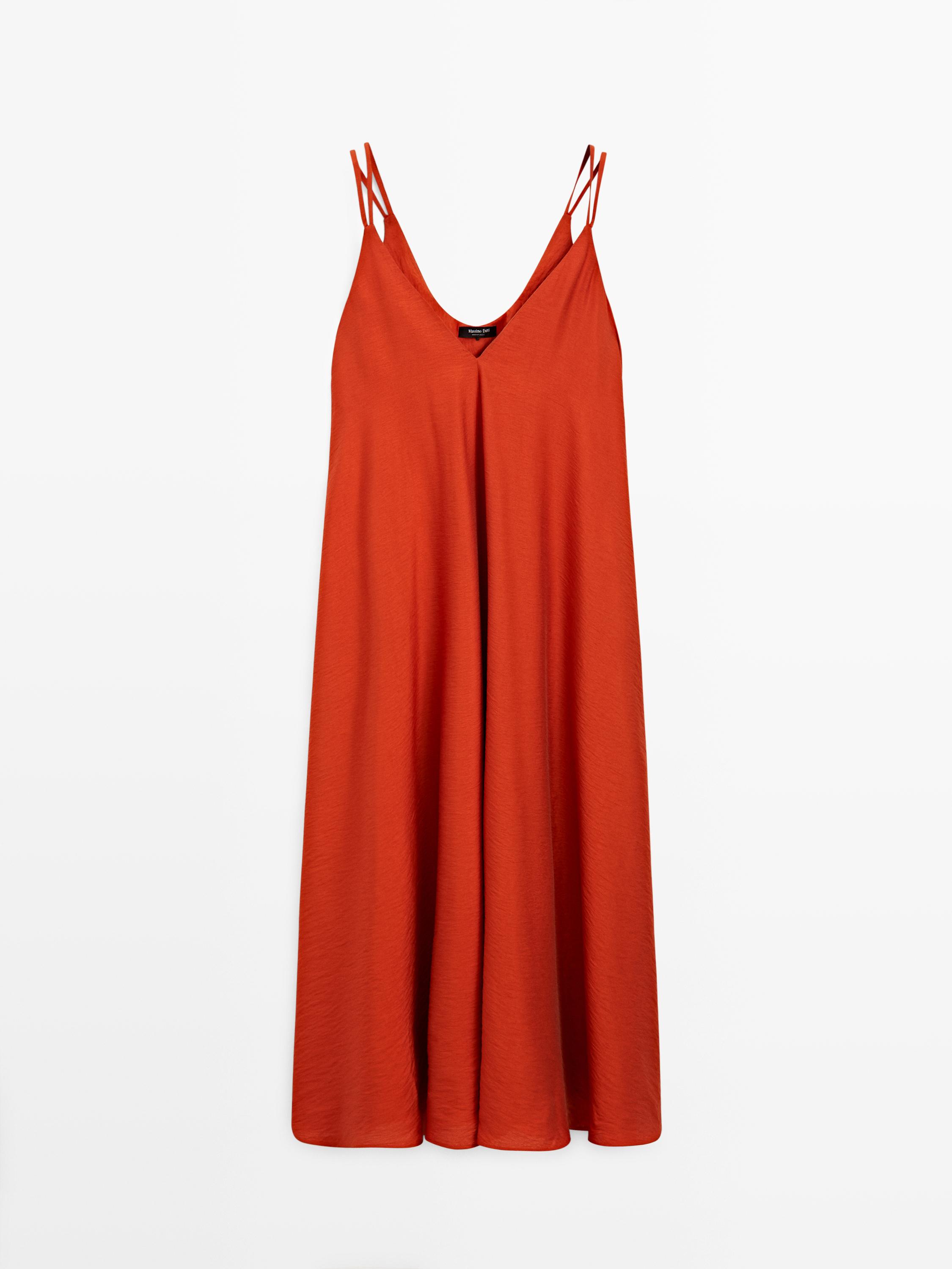 Долг лелеав фустан со двојна ткаенина