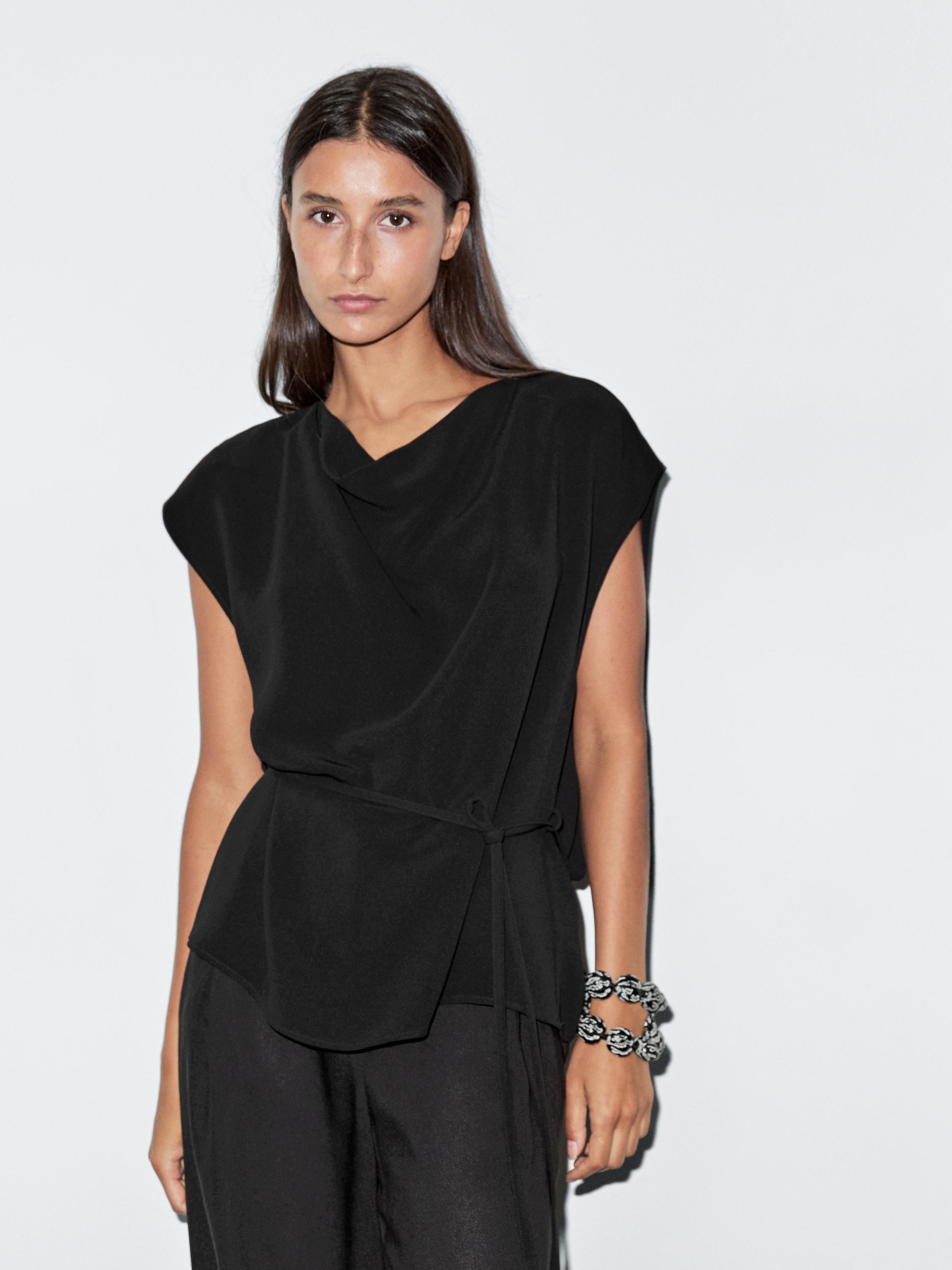 Топ из крепа с драпированным вырезом