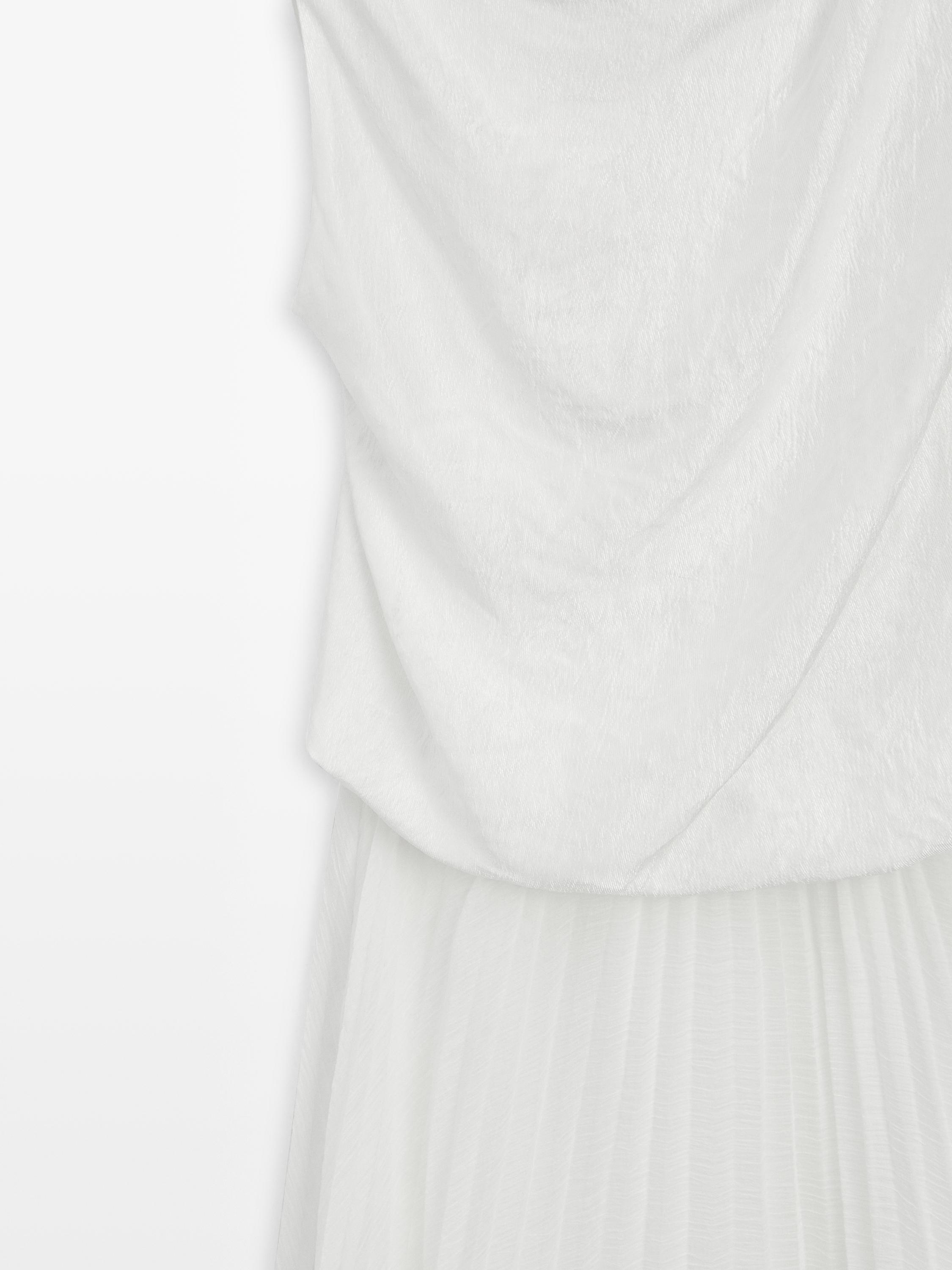 Long matching dress with pleated detail — Off white