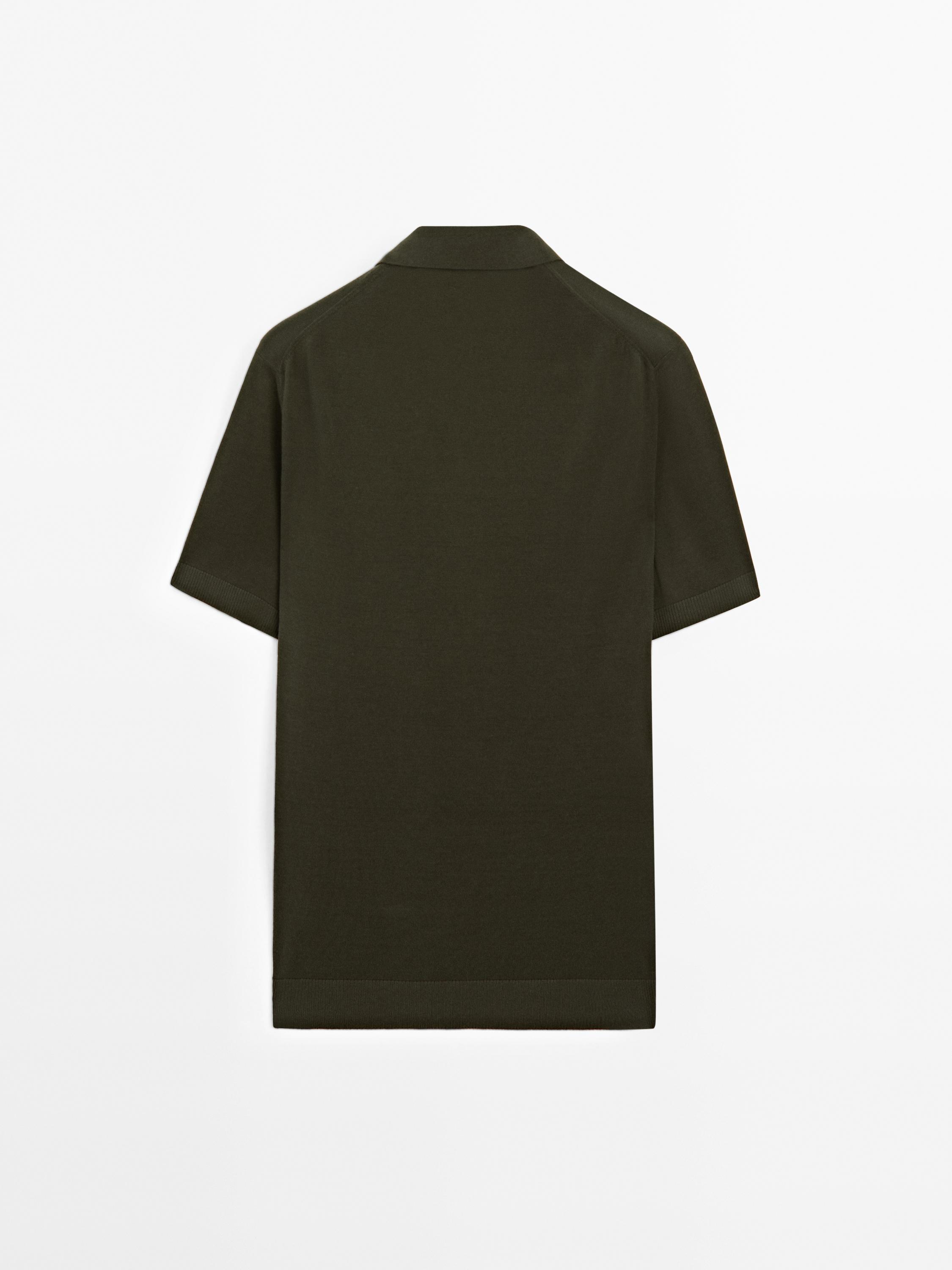 Short sleeve knit polo shirt