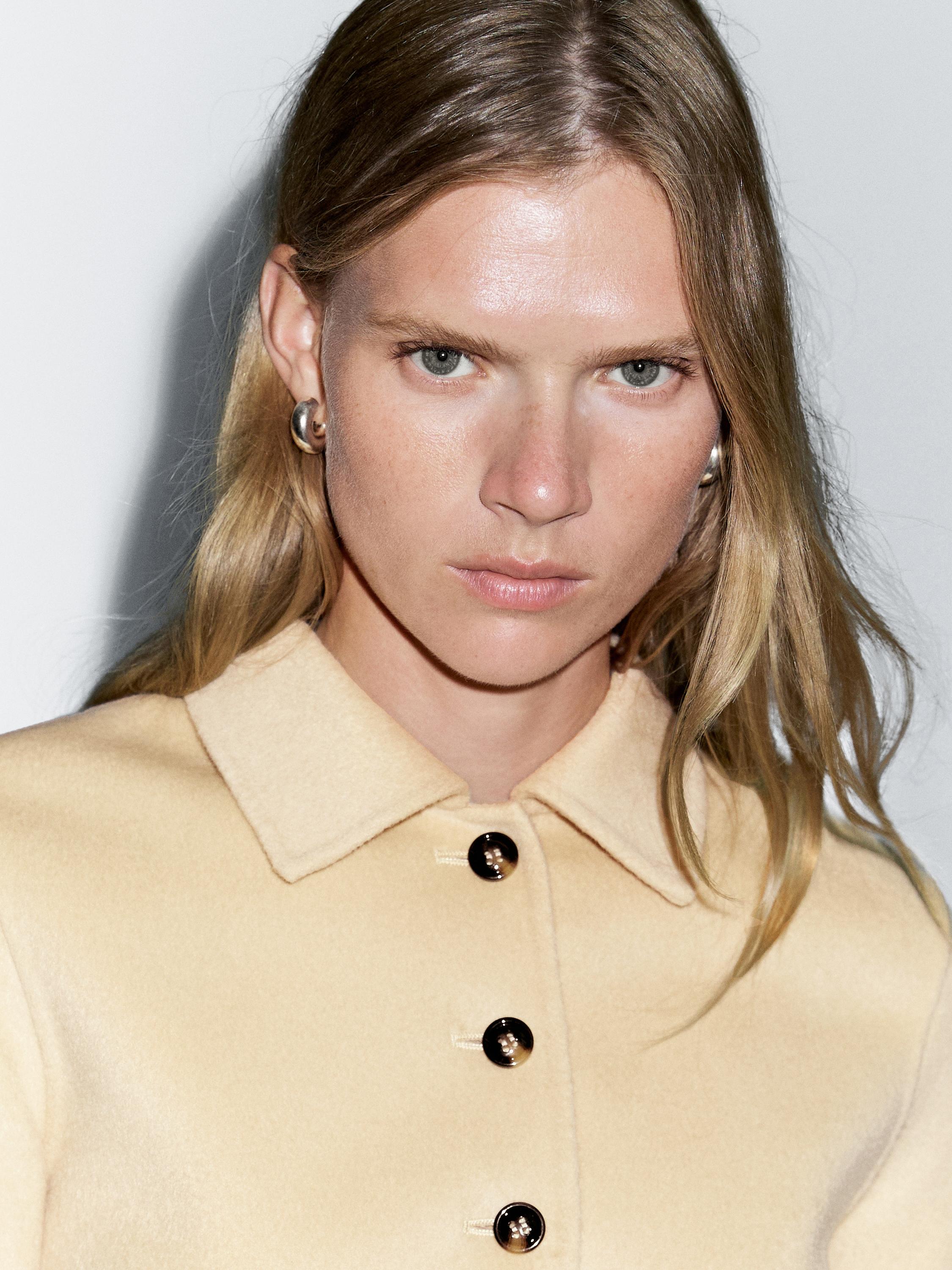 Manteau court en laine mélangée