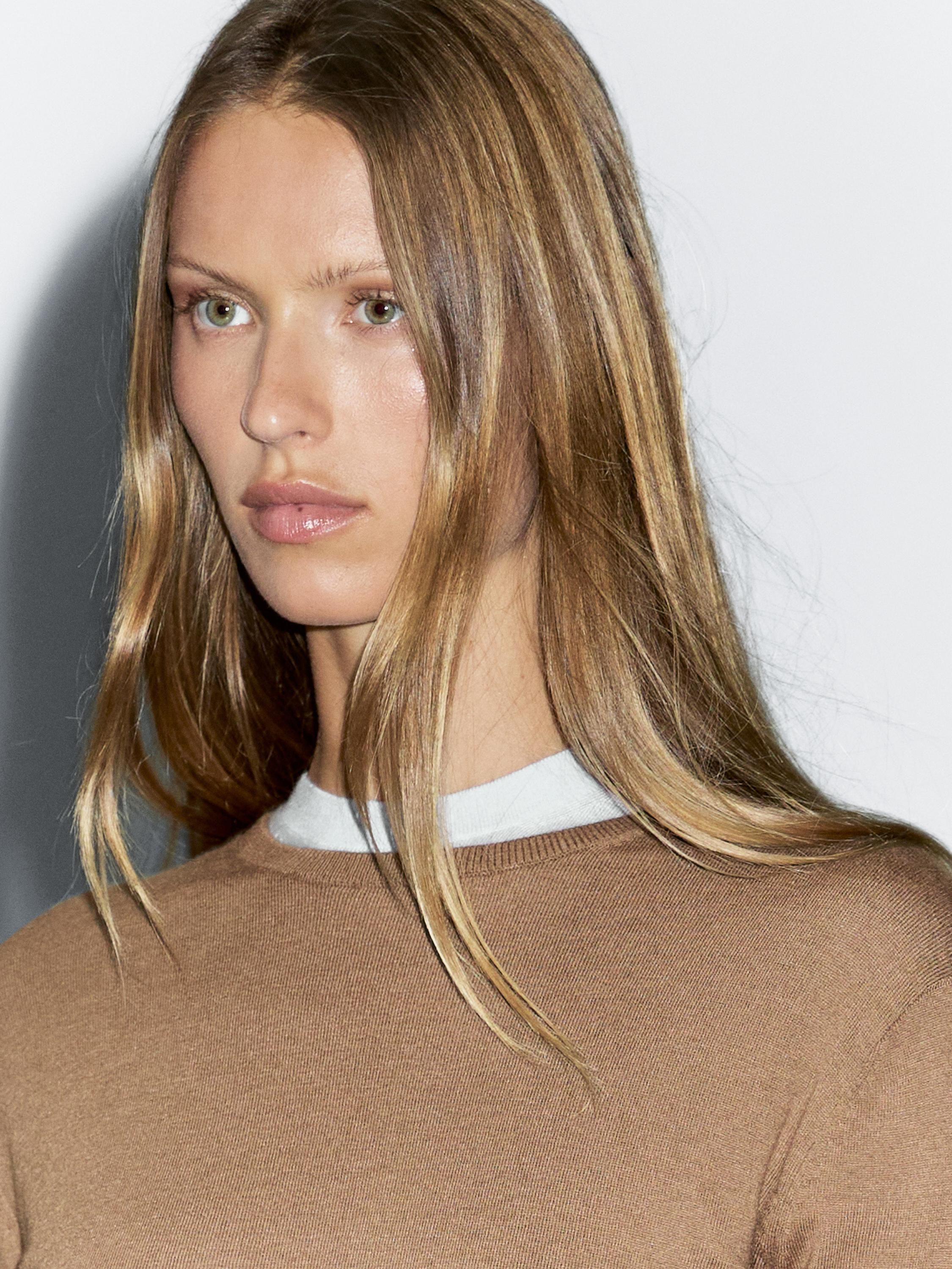 Wool blend knit sweater with crew neck