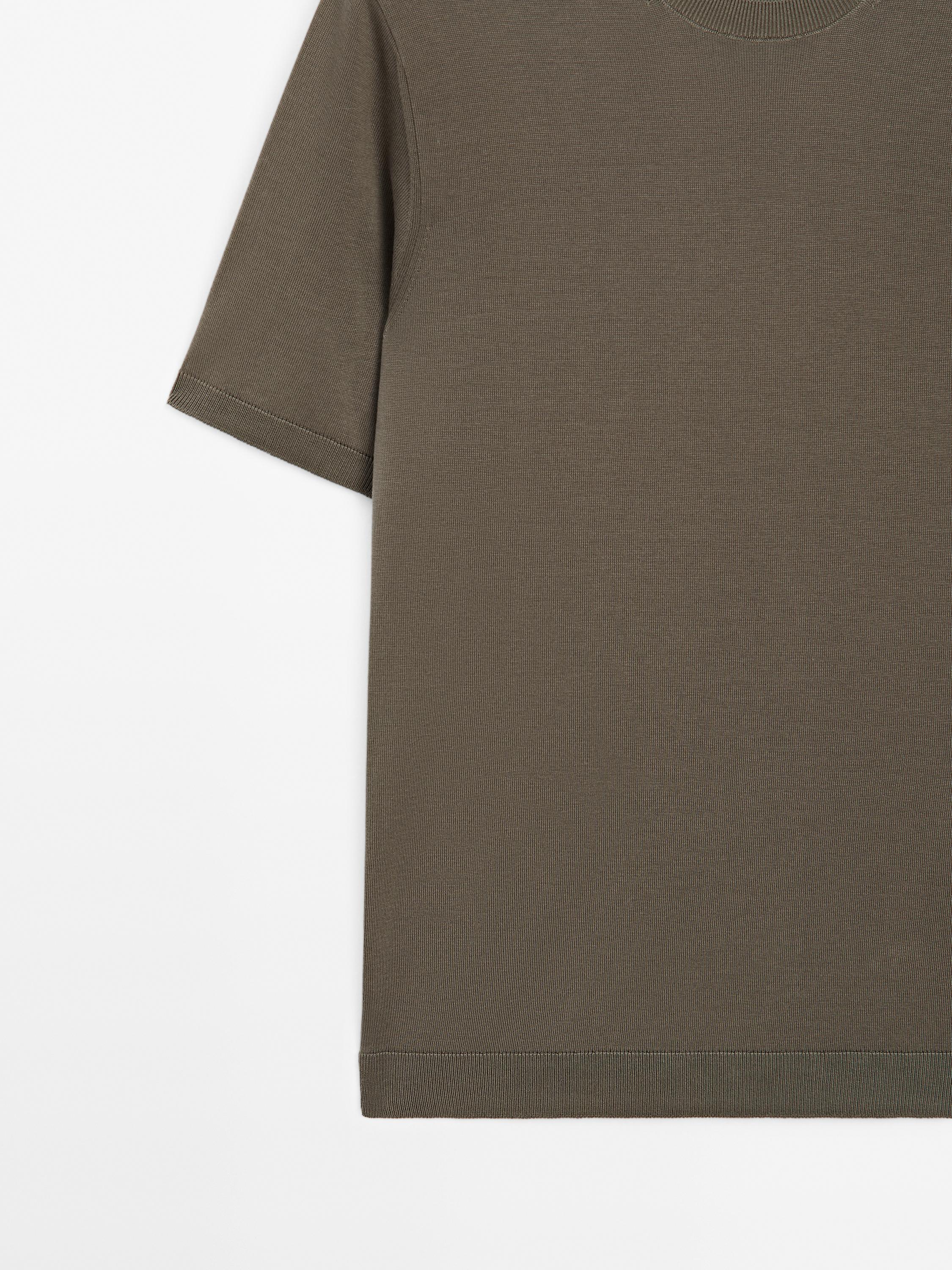 Short sleeve fine knit sweater