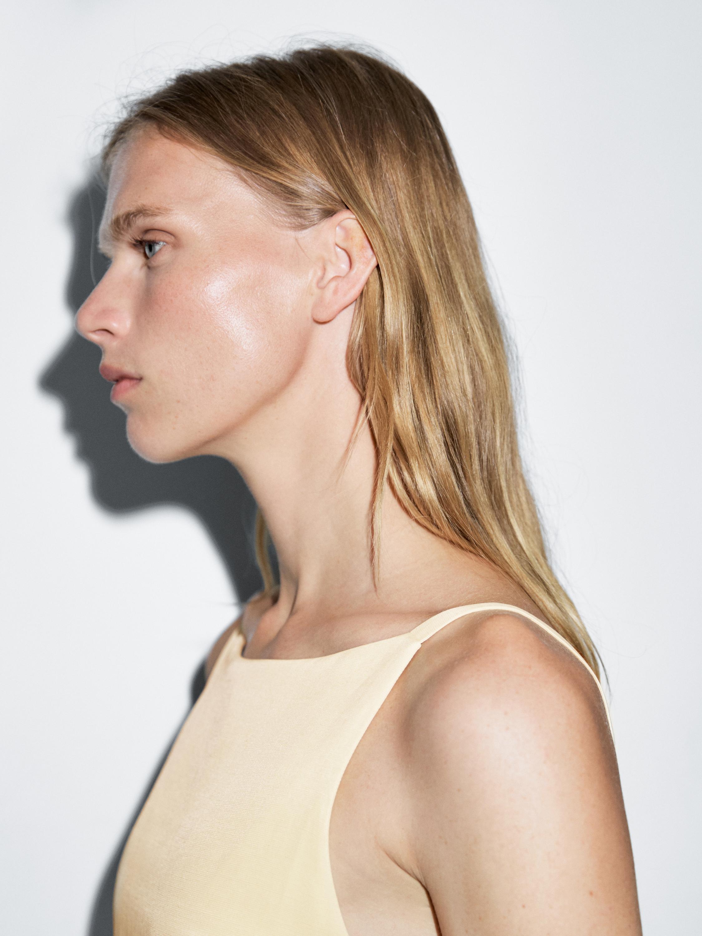 Short dress with back detail