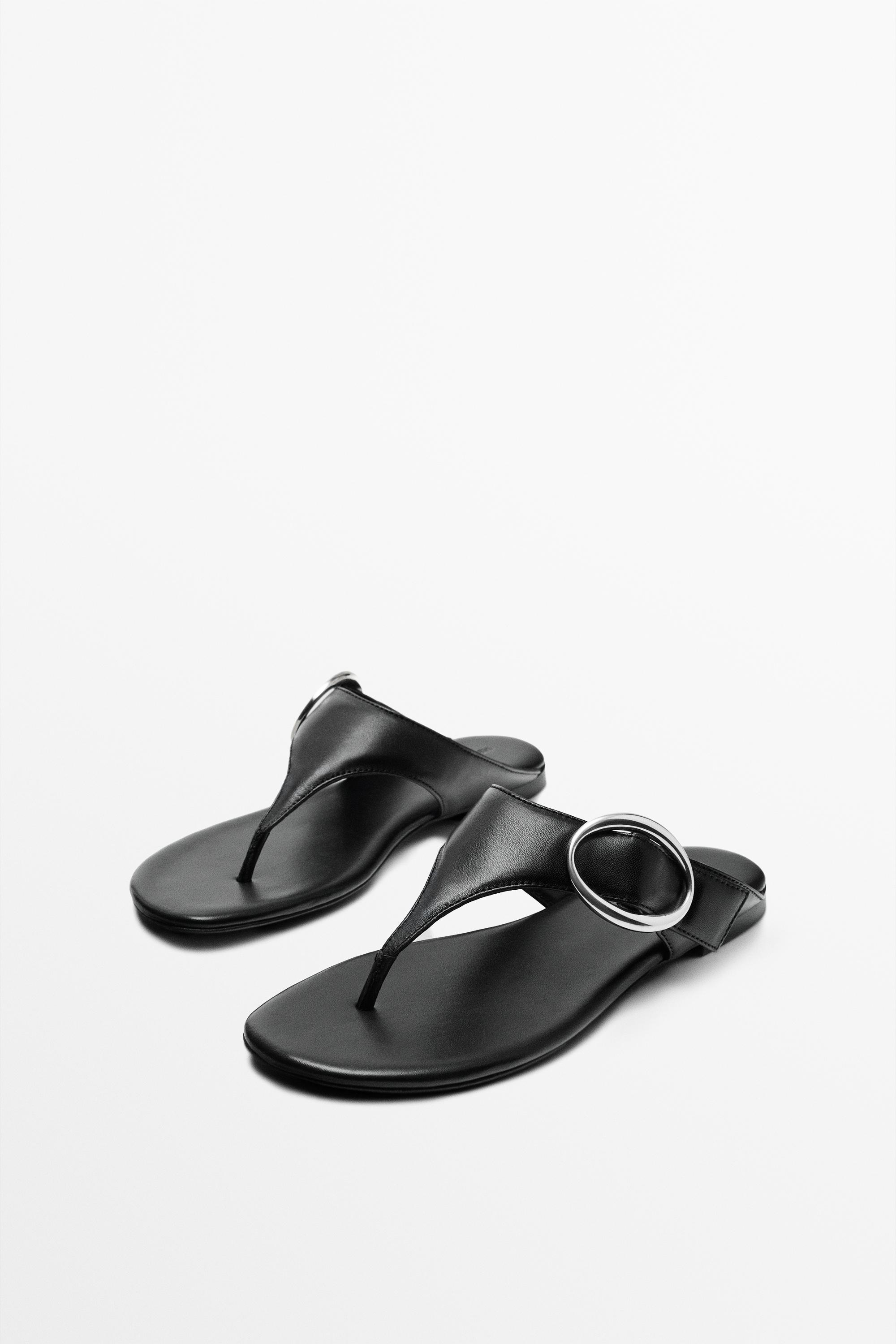 Leather sandals with metal ring — BLACK