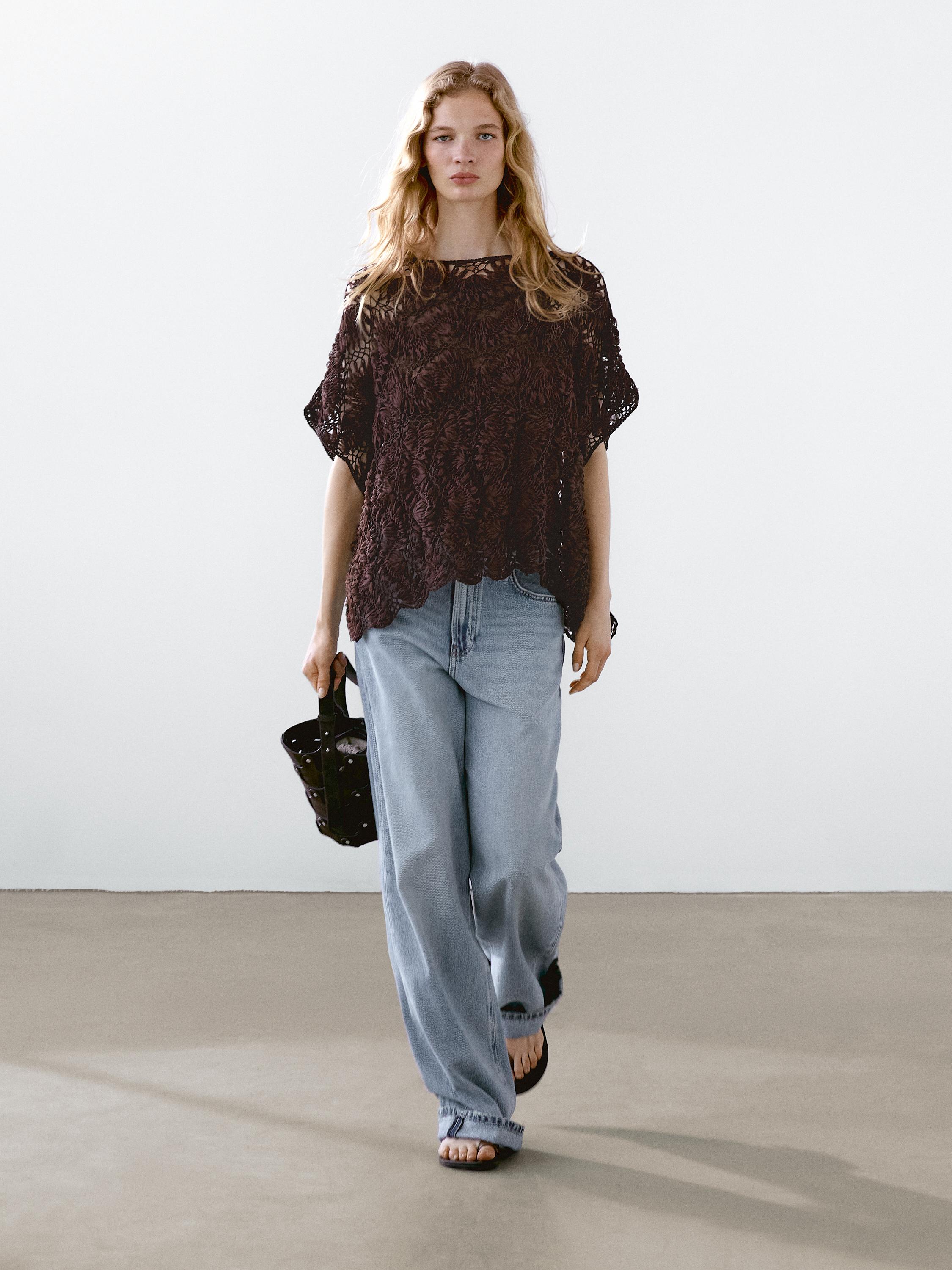 Cape en maille ajourée crochetée