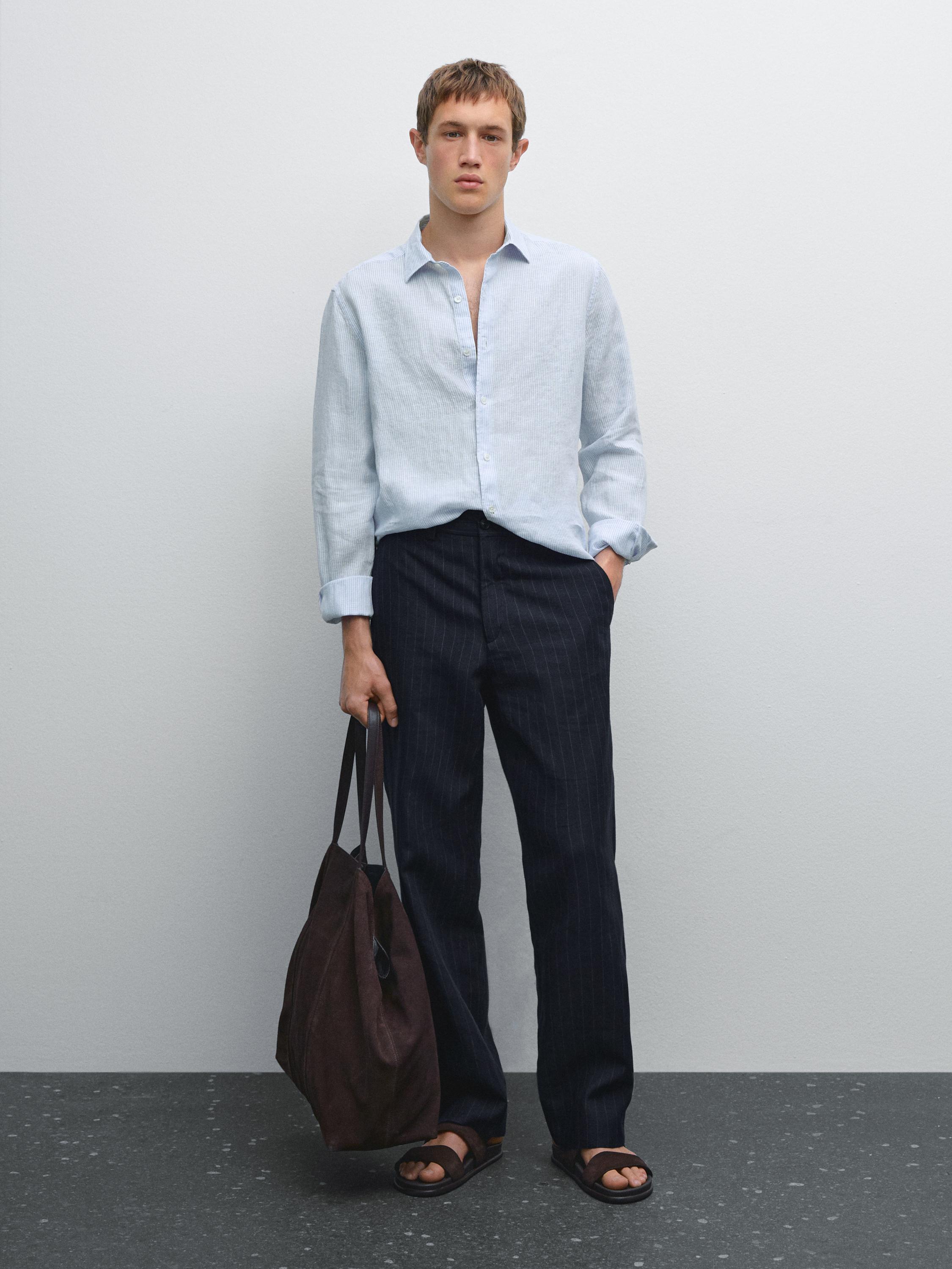 Camisa slim fit às riscas em linho