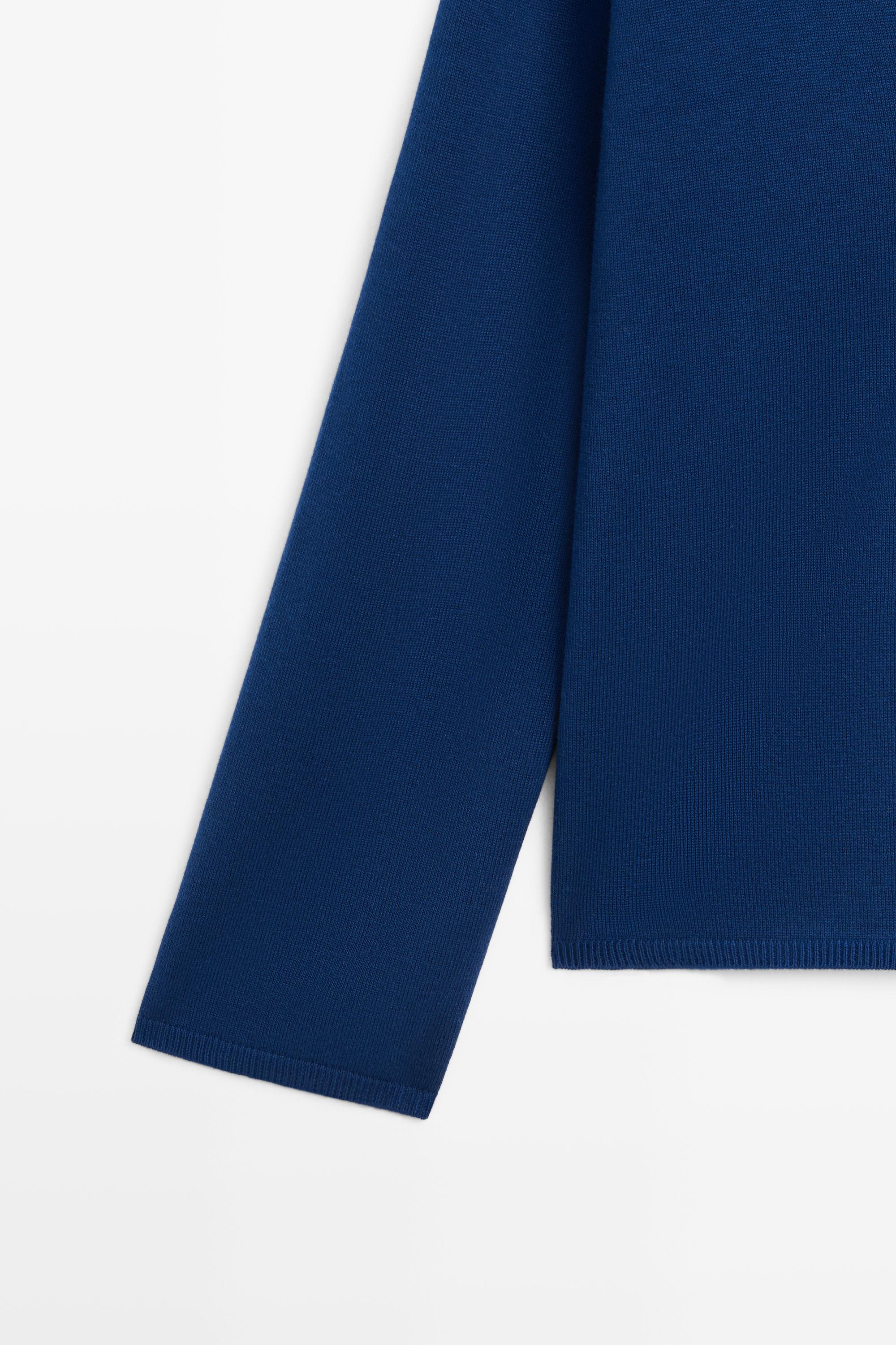 Striped V-neck knit sweater — NAVY BLUE