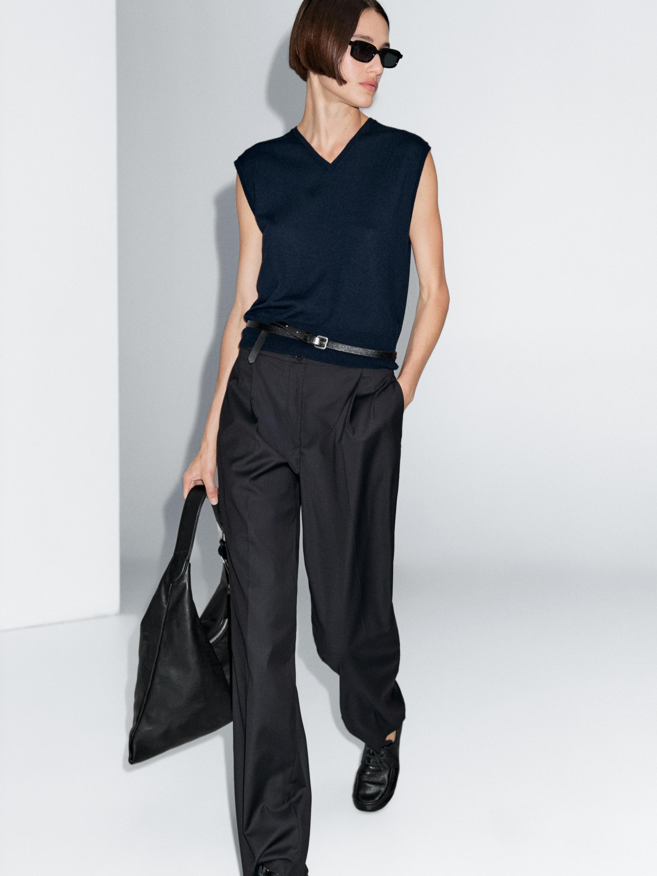 Dart trousers with elastic waistband