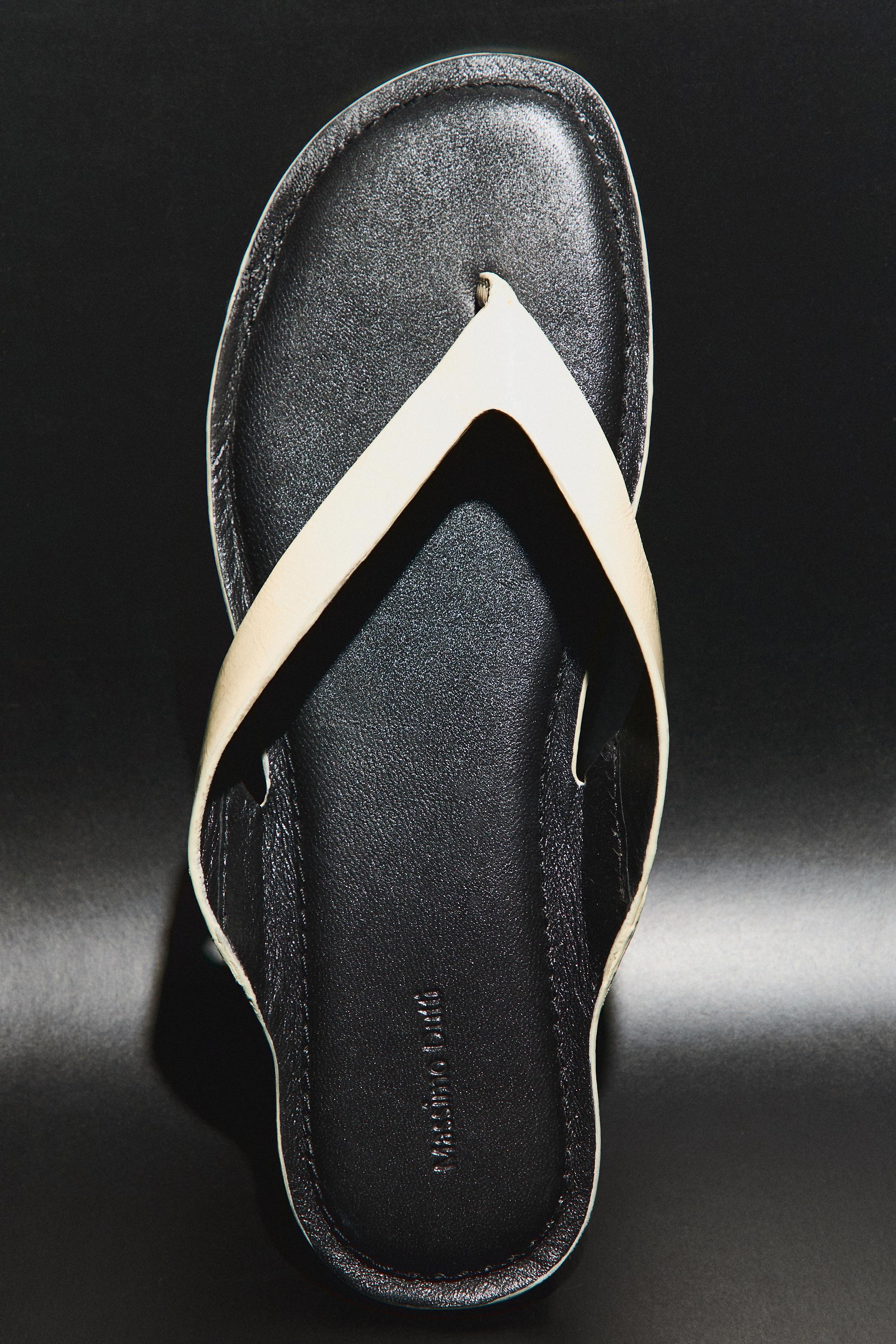 Flat leather sandals — CREAM