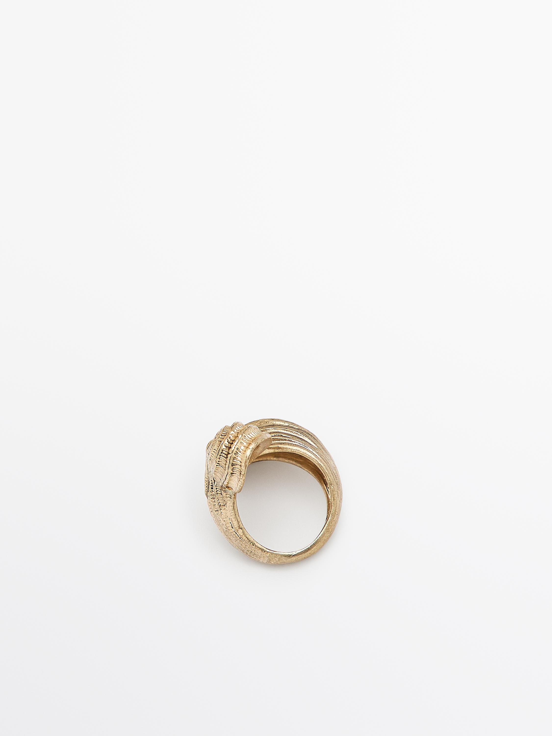 Anillo detalle textura