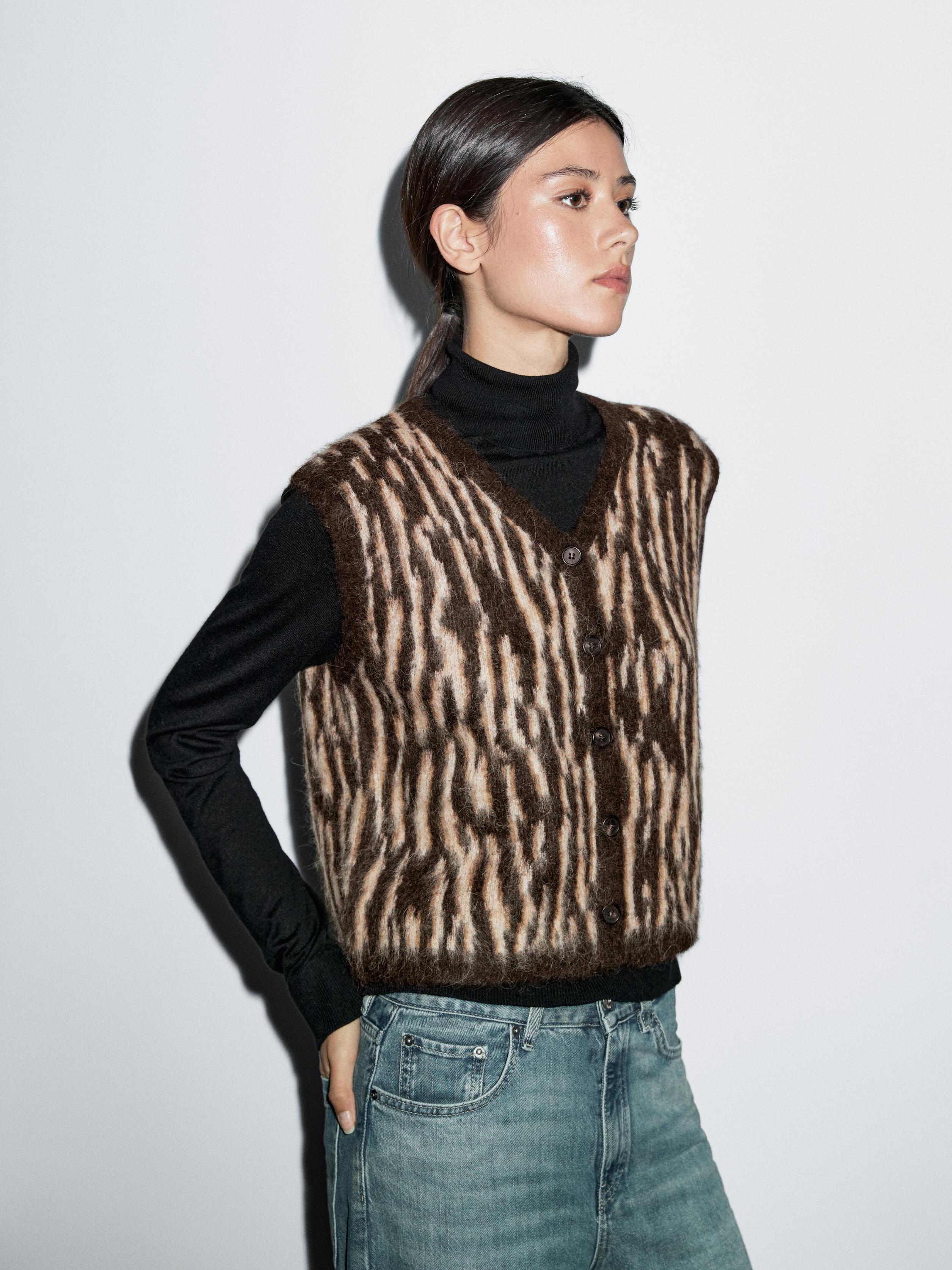 Strickweste aus Wollmischgewebe mit Animalprint