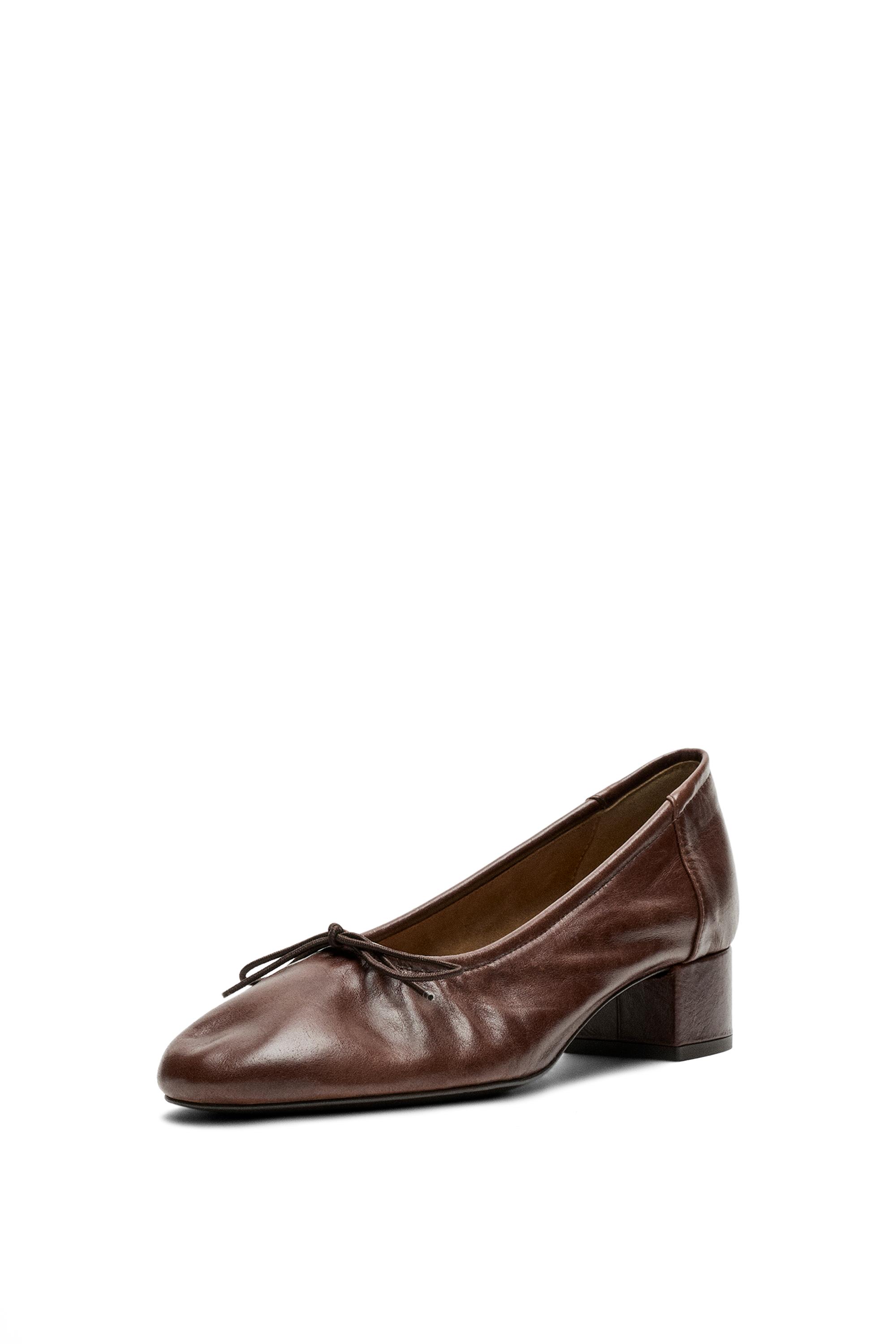 Heeled ballet flat — BROWN