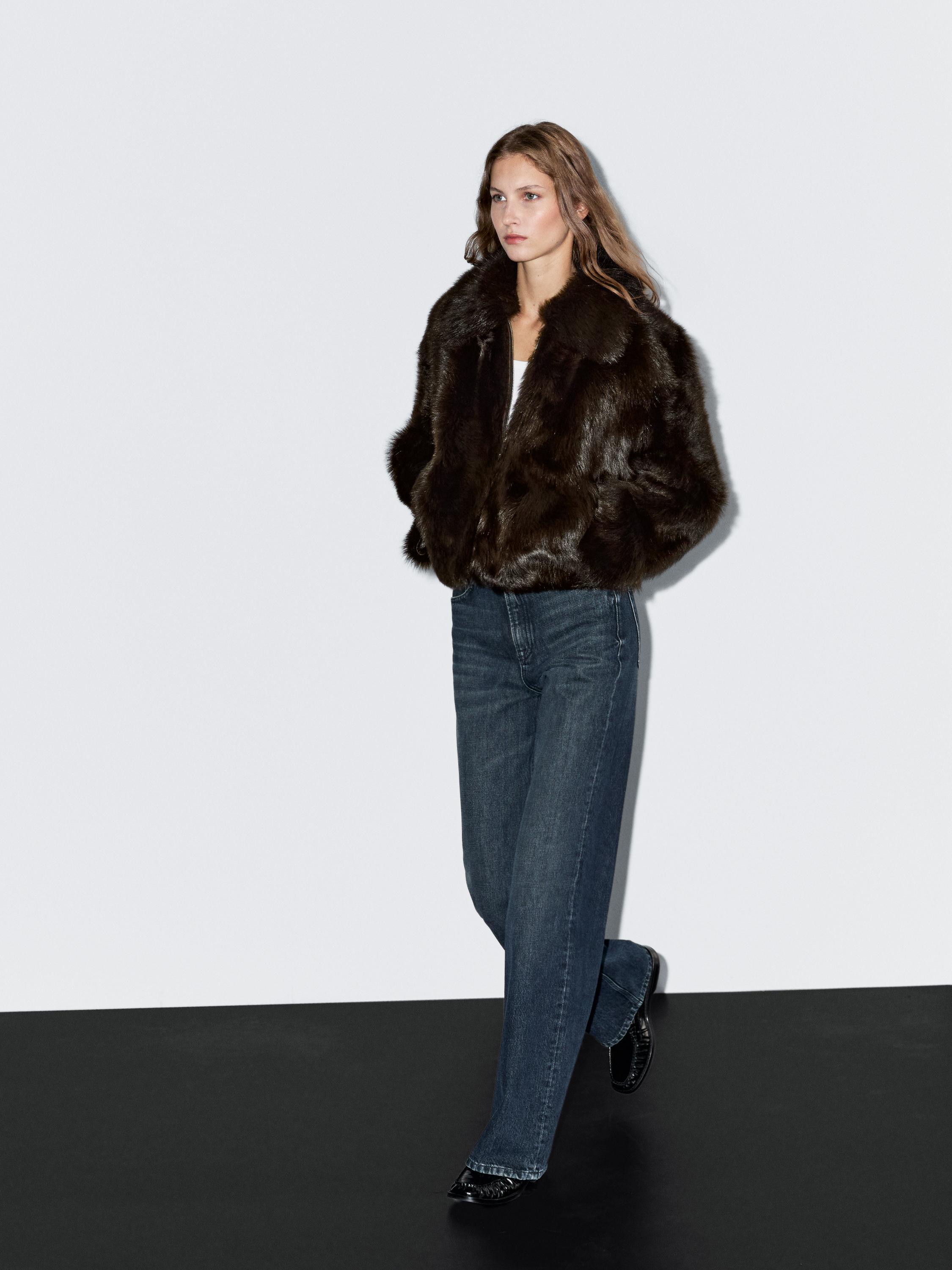 Short leather jacket with fur — BROWN