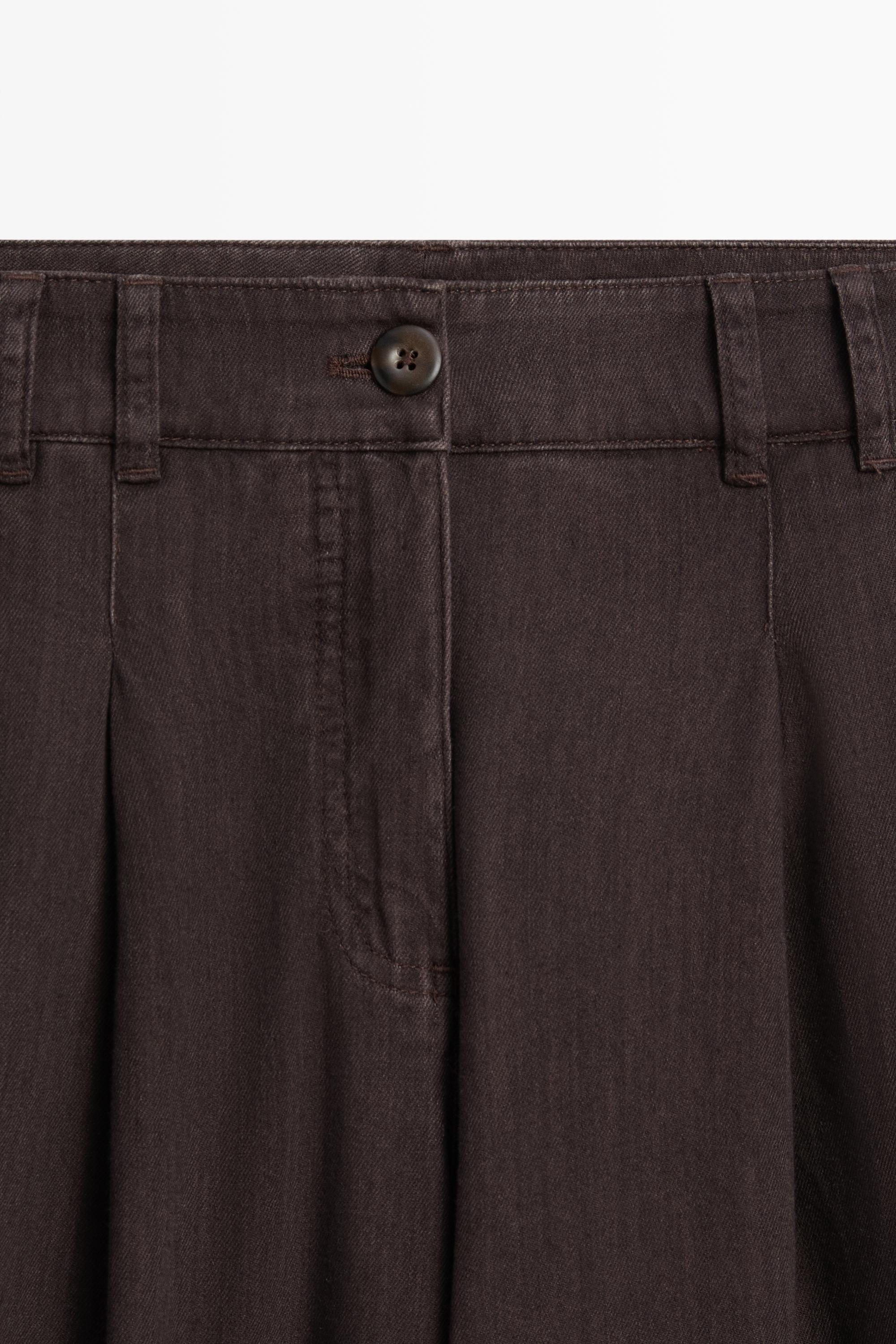 Pleated barrel fit jeans — BROWN