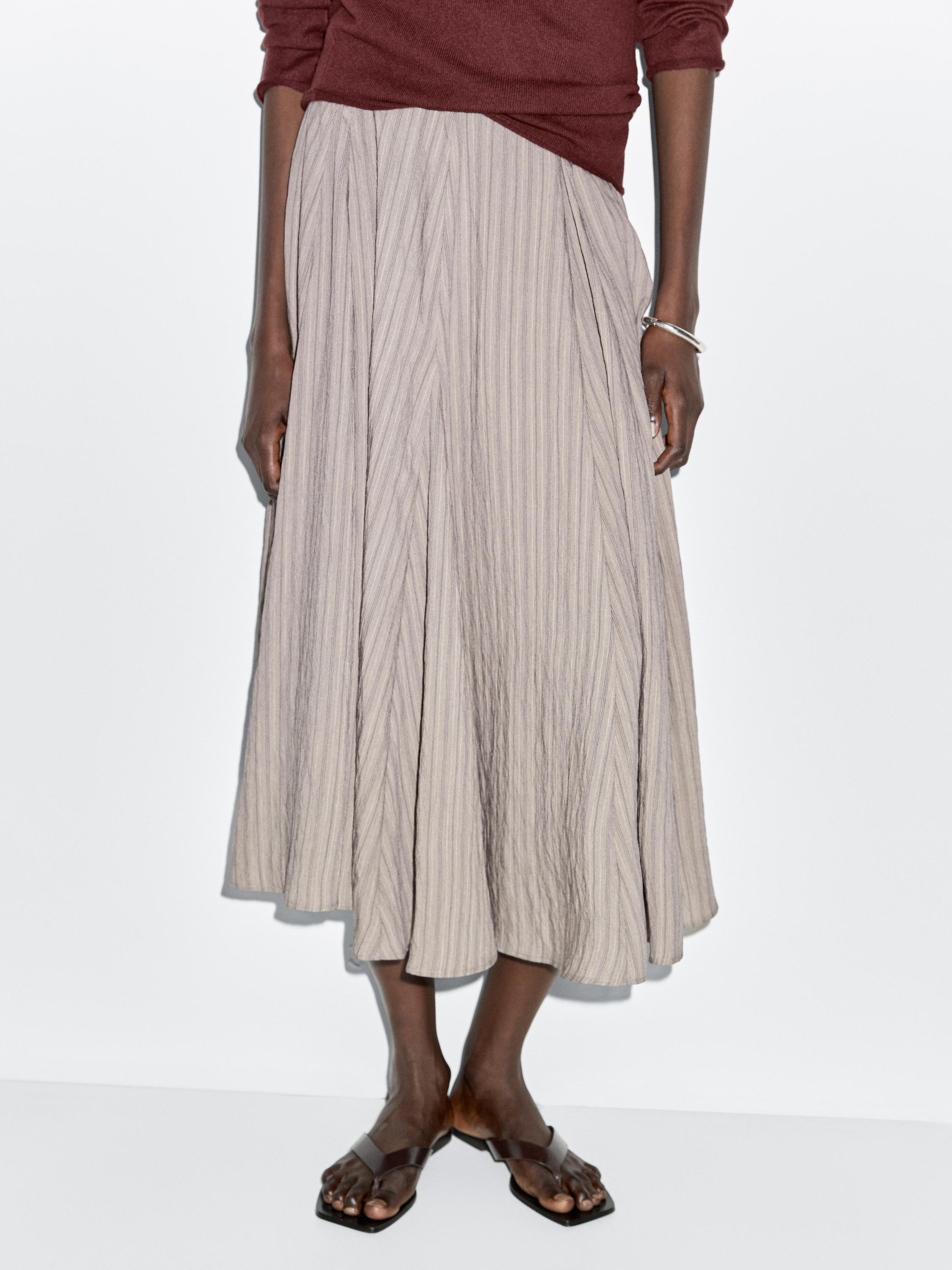 Prugasta midi suknja A-kroja