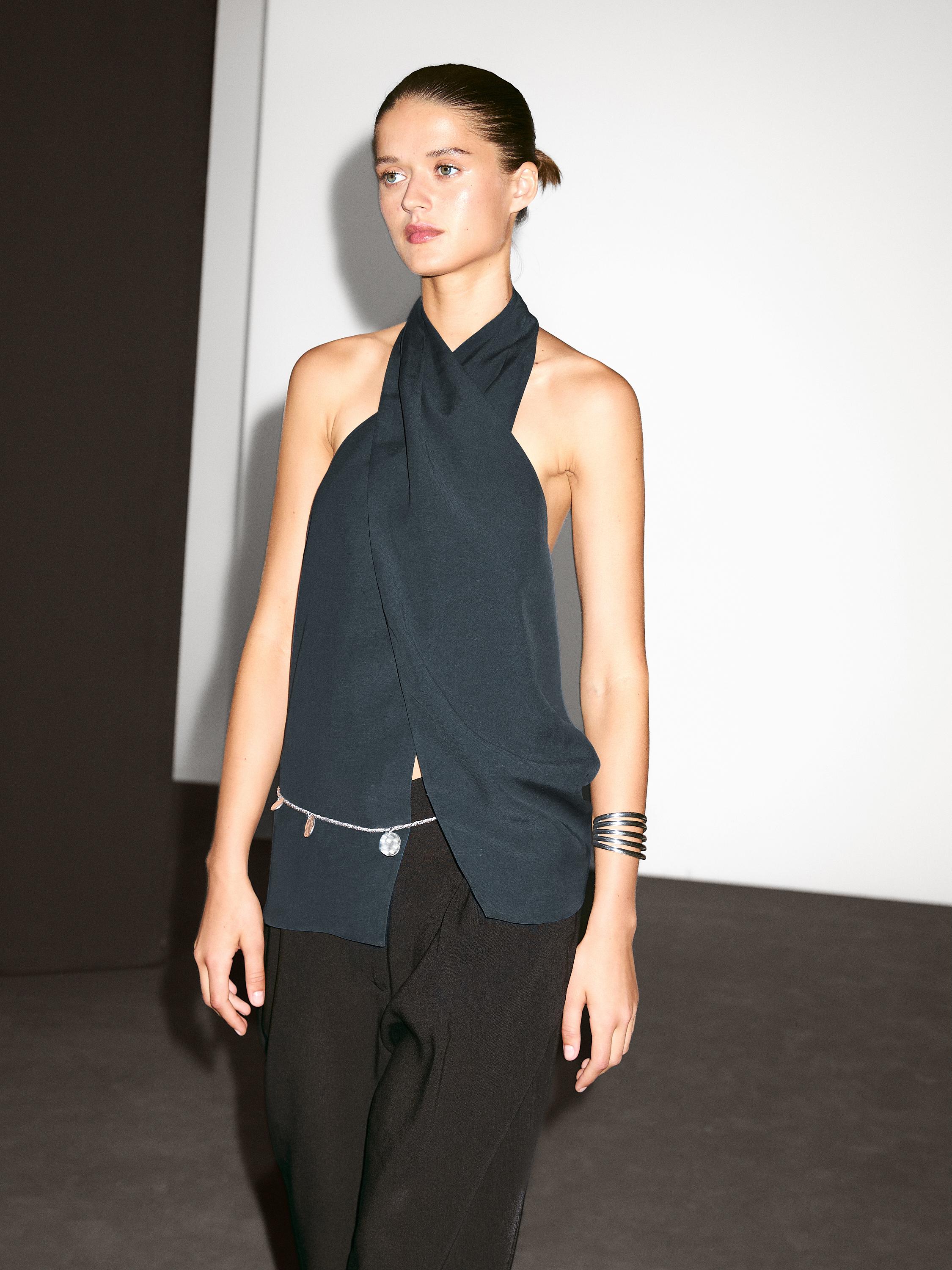 Halter neck back neckline top