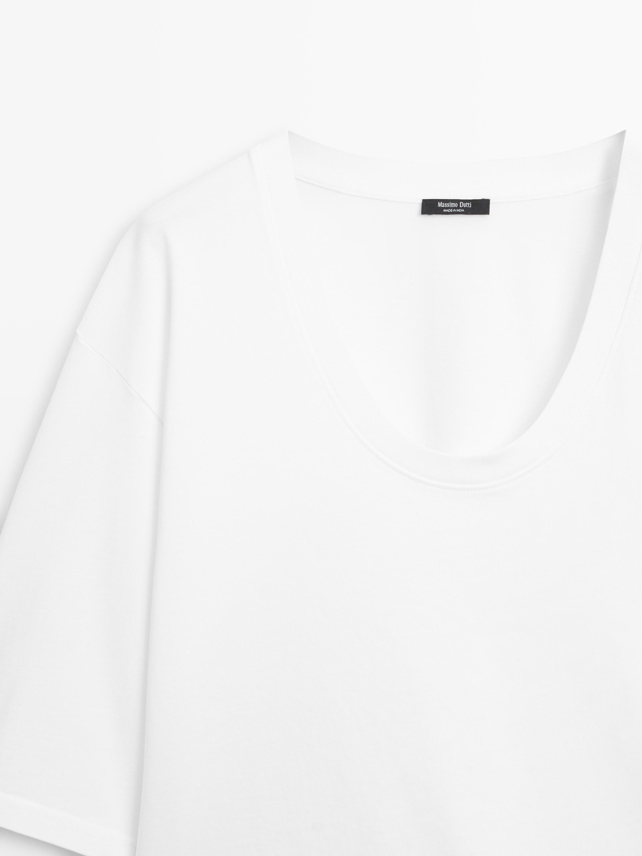 футболка из 100% хлопка с широким вырезом