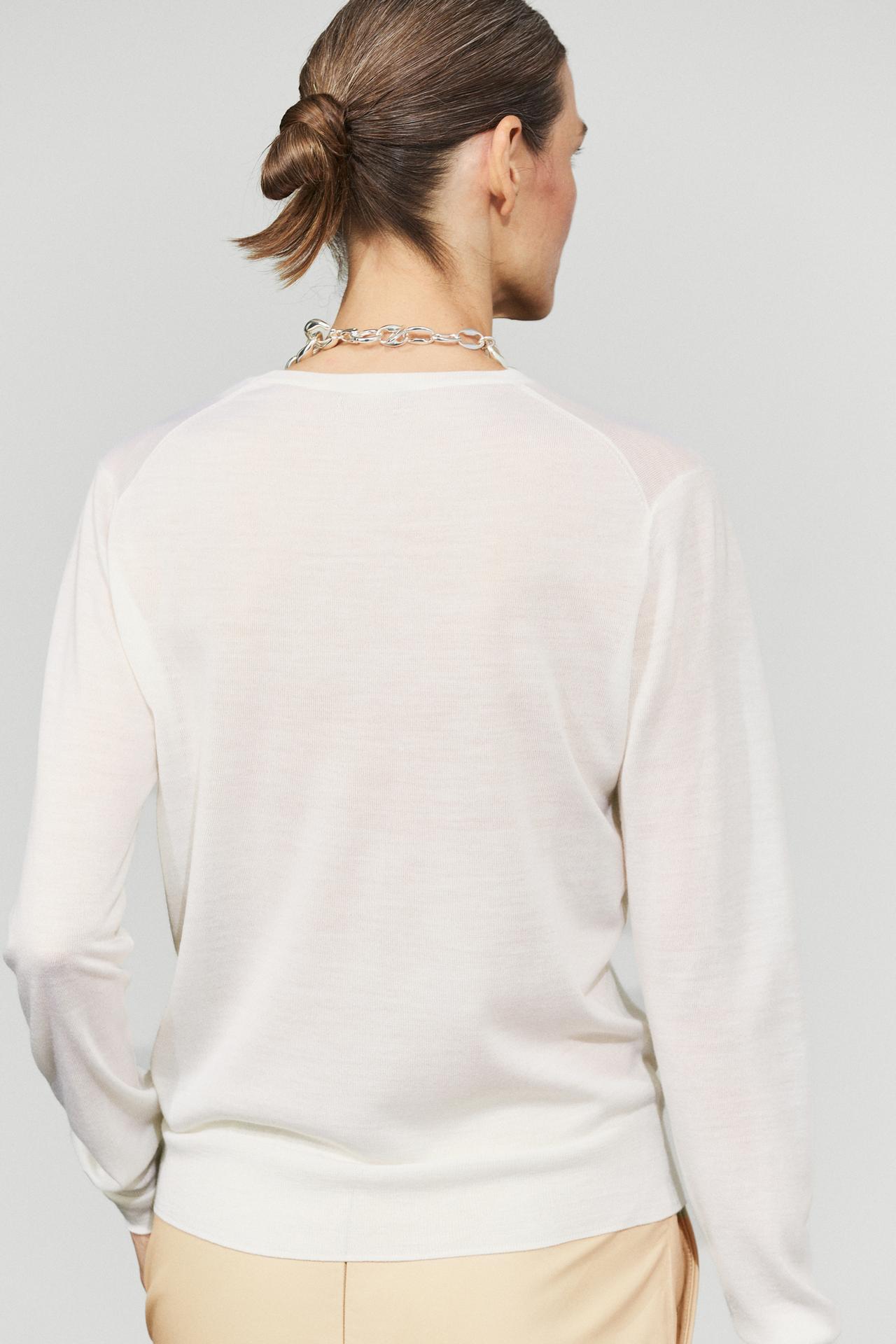 100% wool knit round neck sweater — CREAM