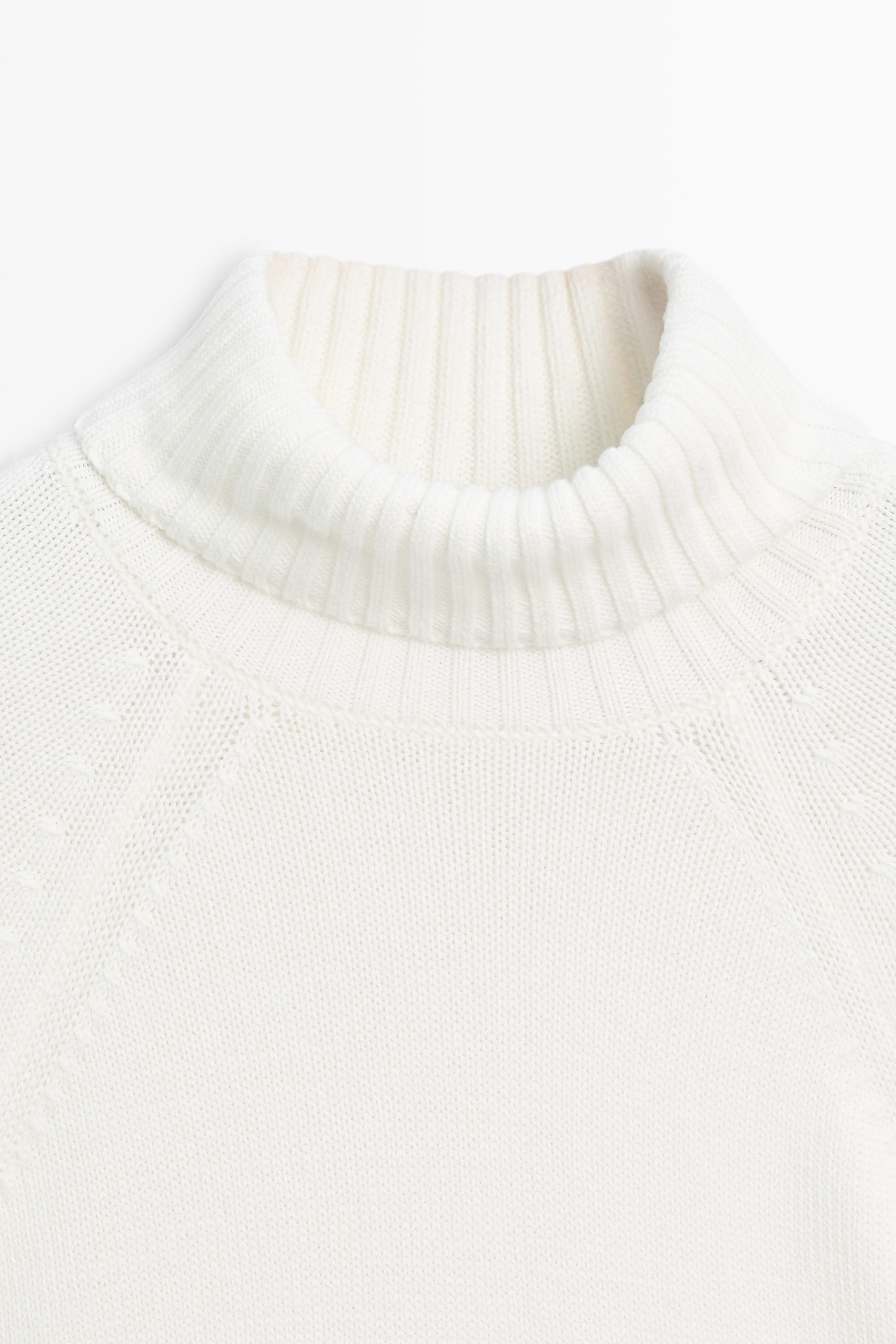 Turtleneck knit sweater — WHITE
