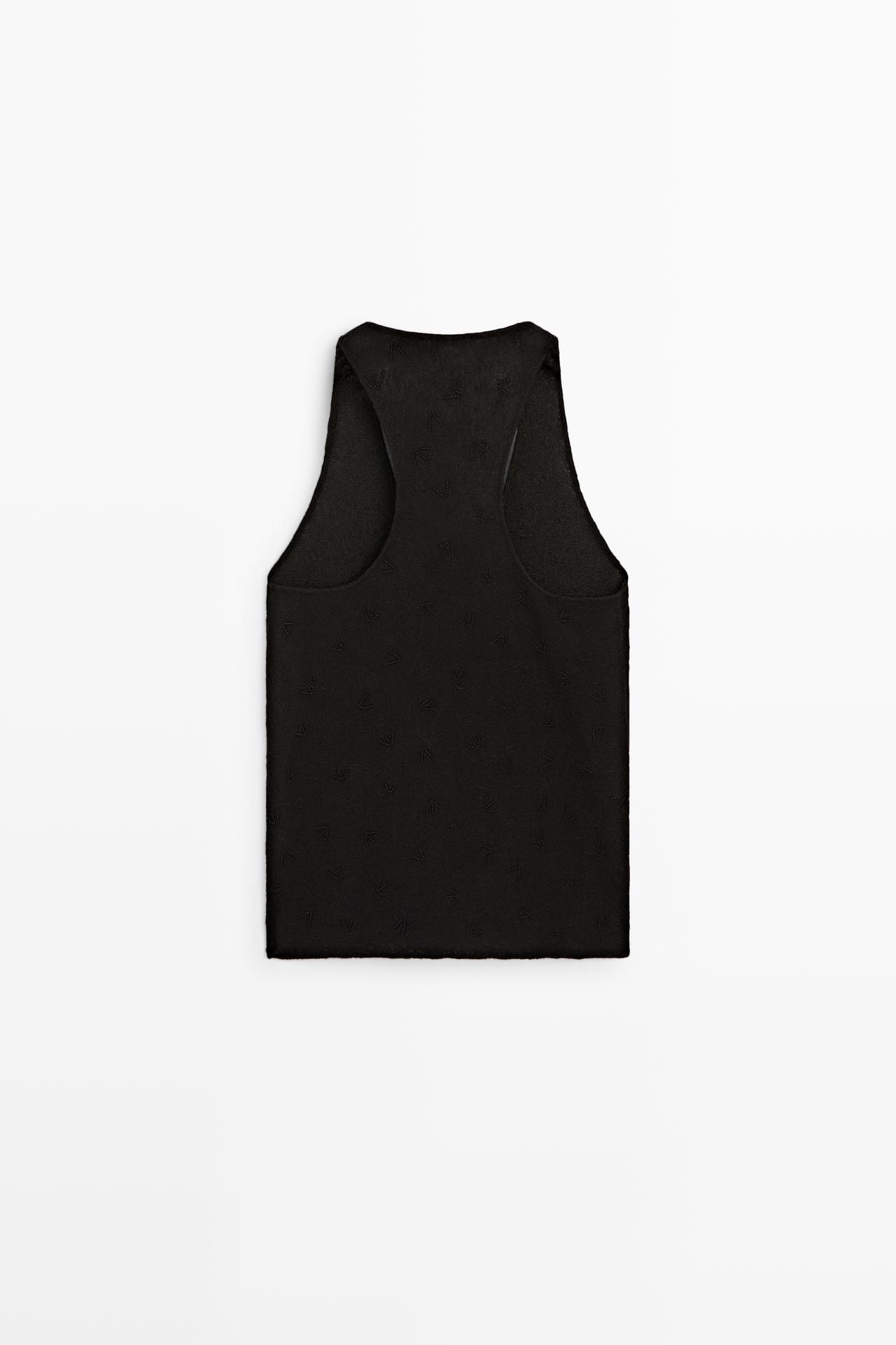 Flowing top with embroidery — BLACK