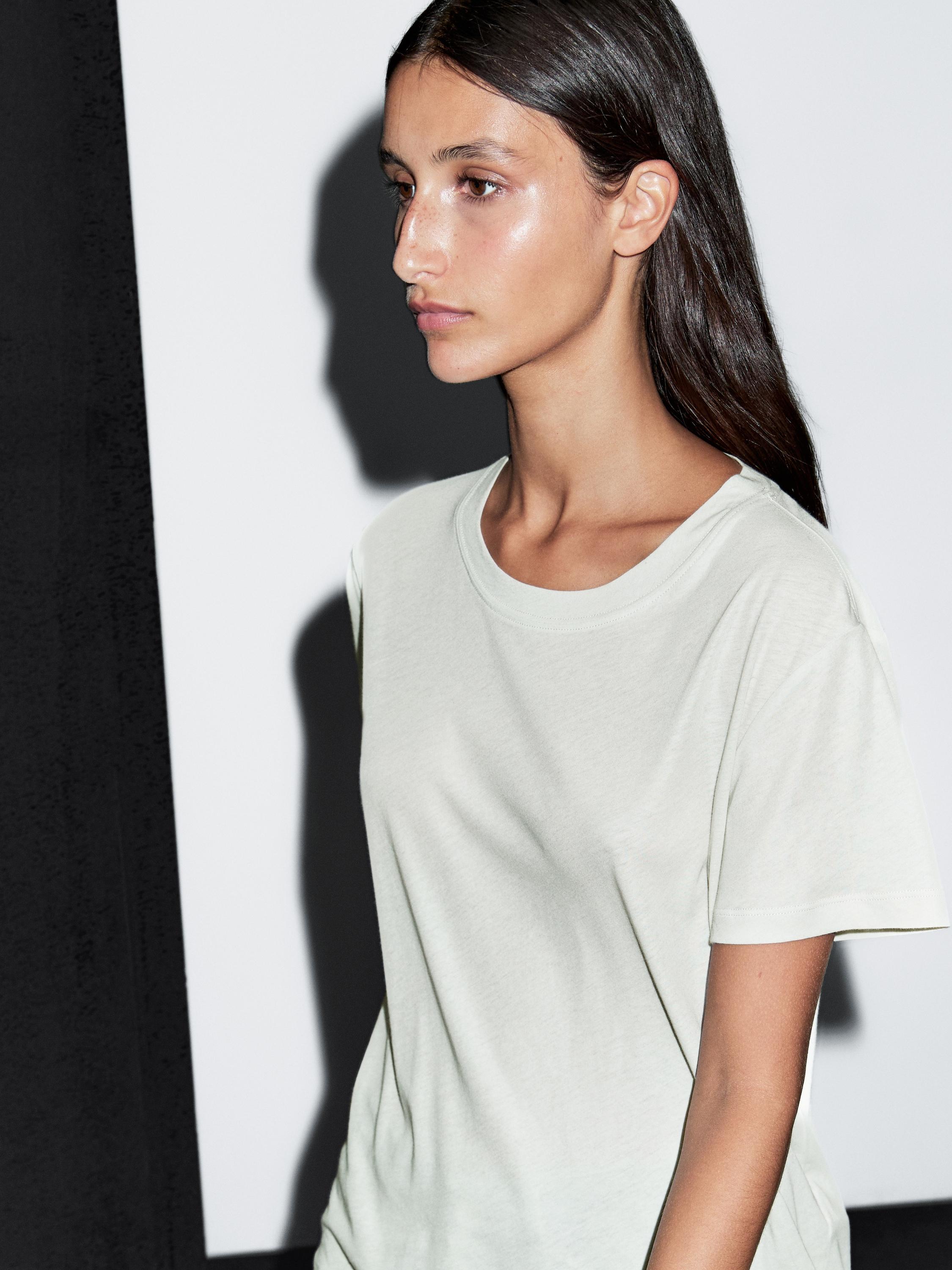 Lightweight short sleeve T-shirt