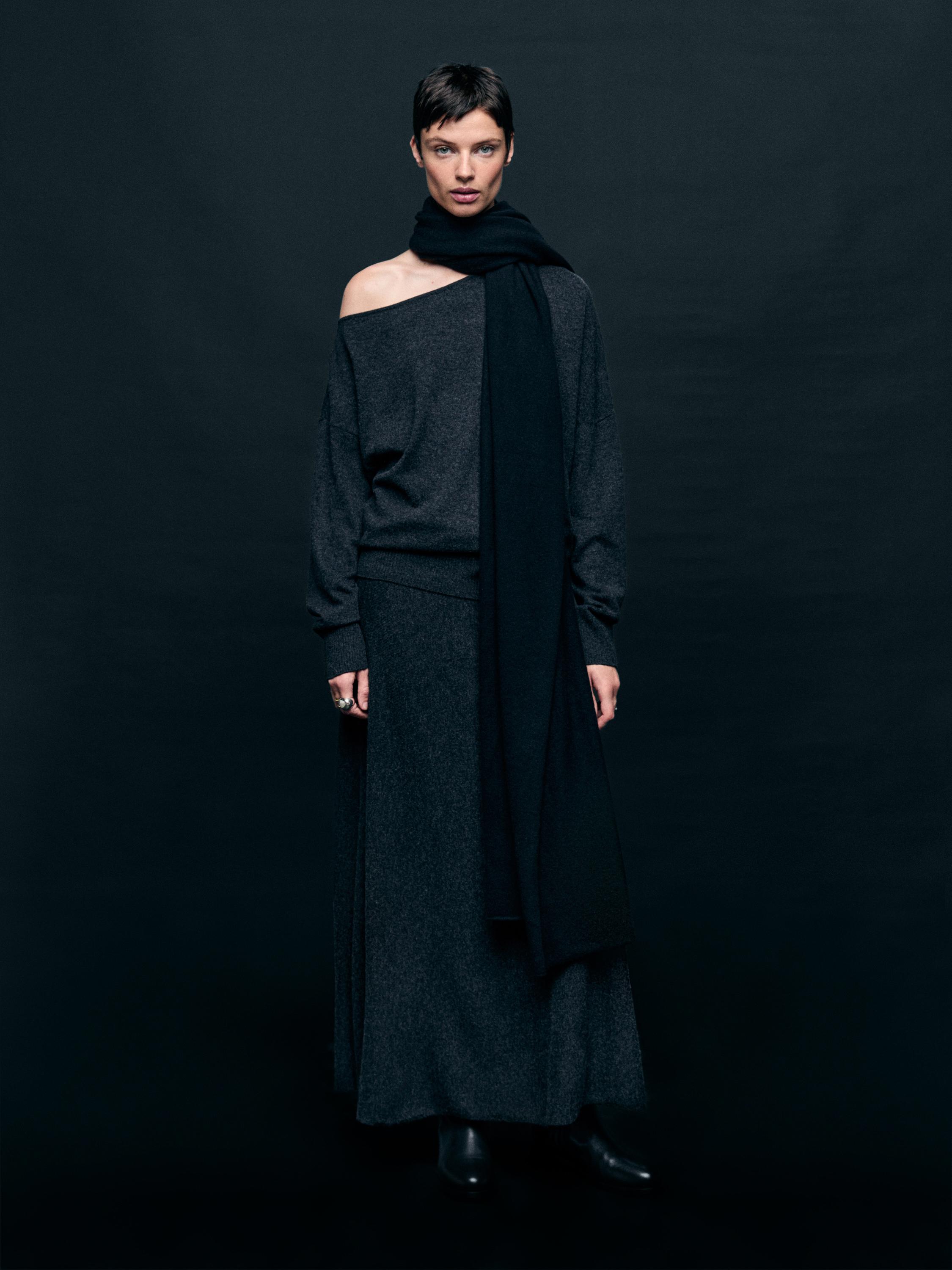 Long flared knit skirt with wool