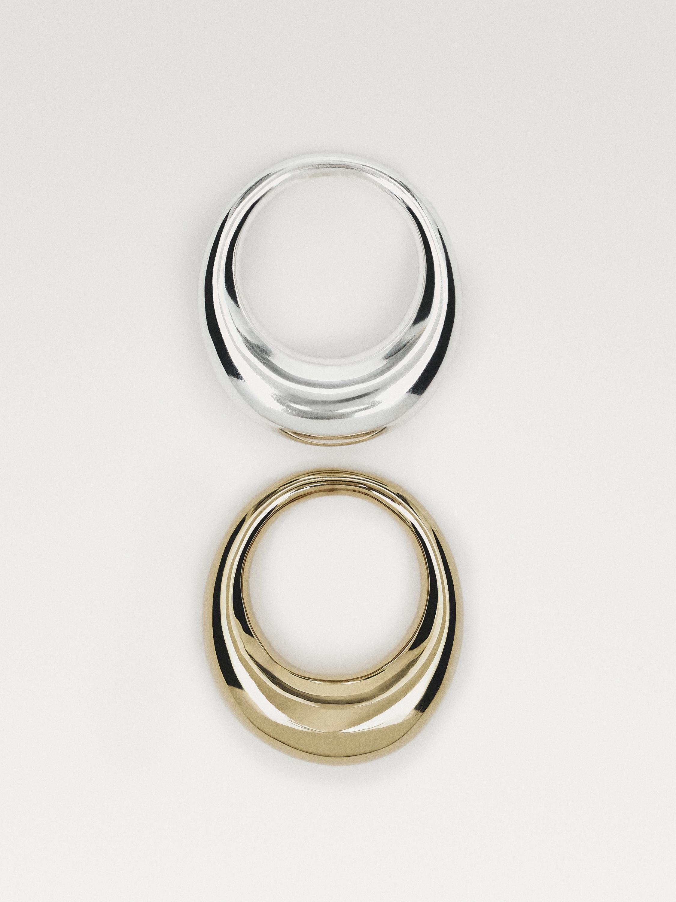 Set of oval rings