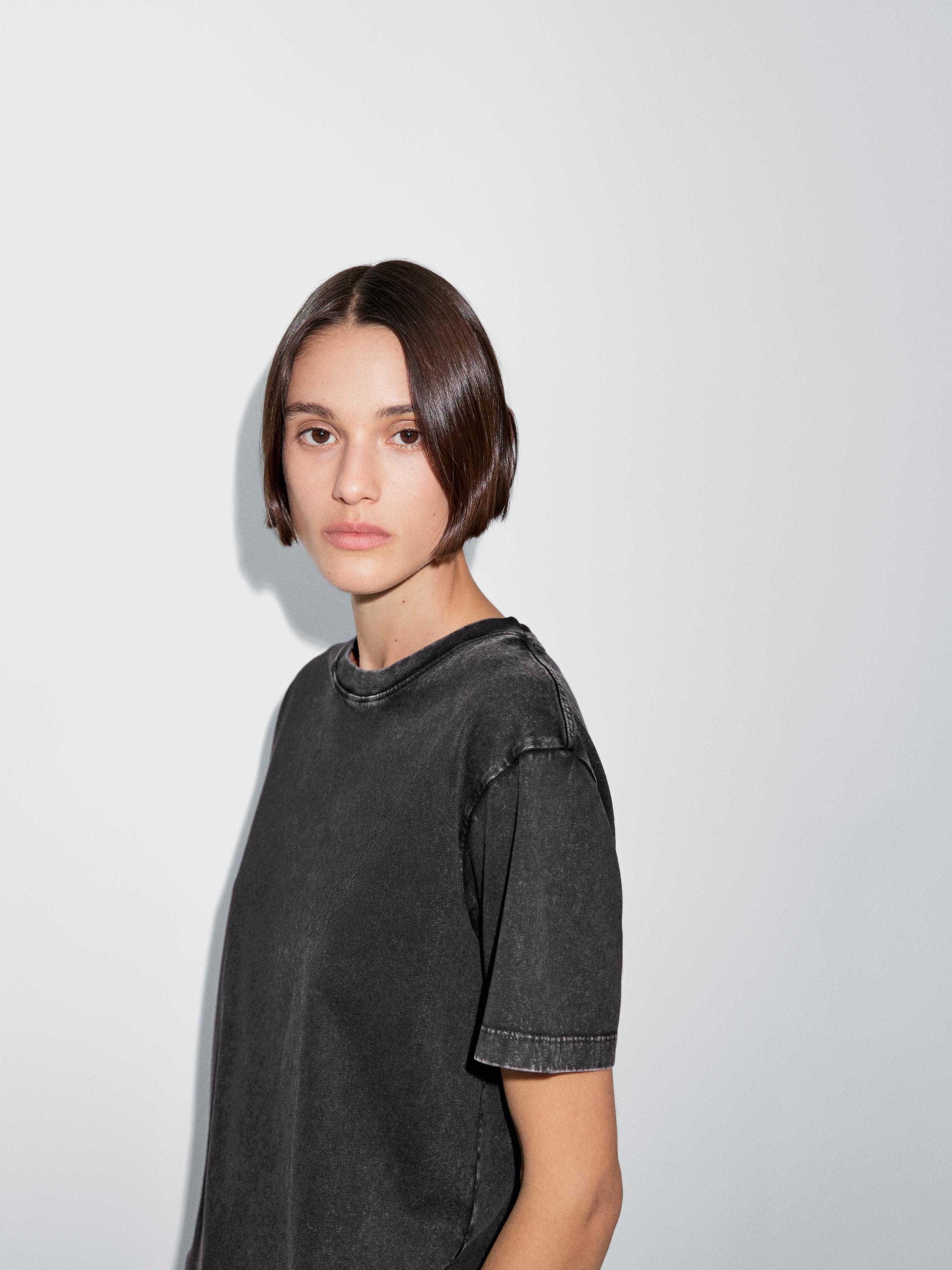 Camiseta oversize efecto desgastado · Gris Antracita · Circular Massimo Dutti