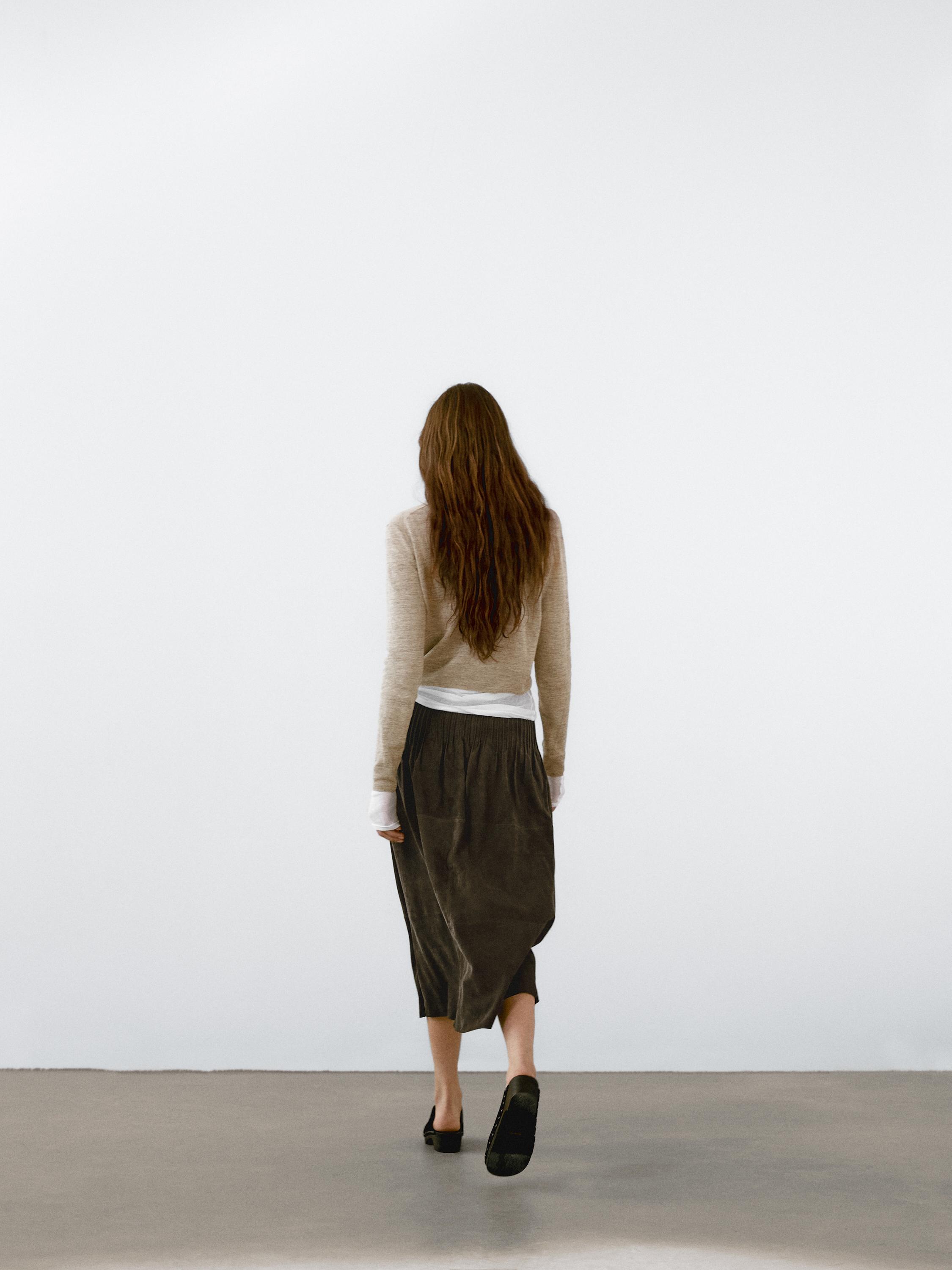 Suede leather midi skirt with topstitching