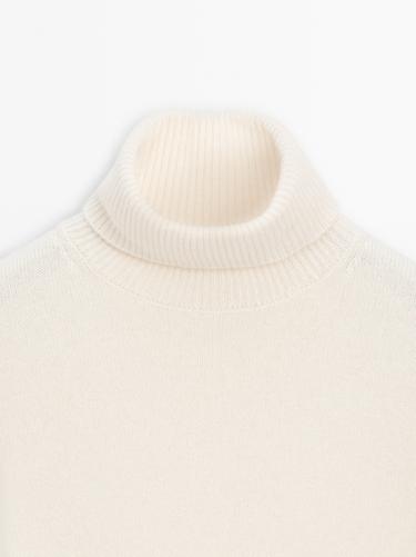 Wool blend turtleneck knit sweater — CREAM 9