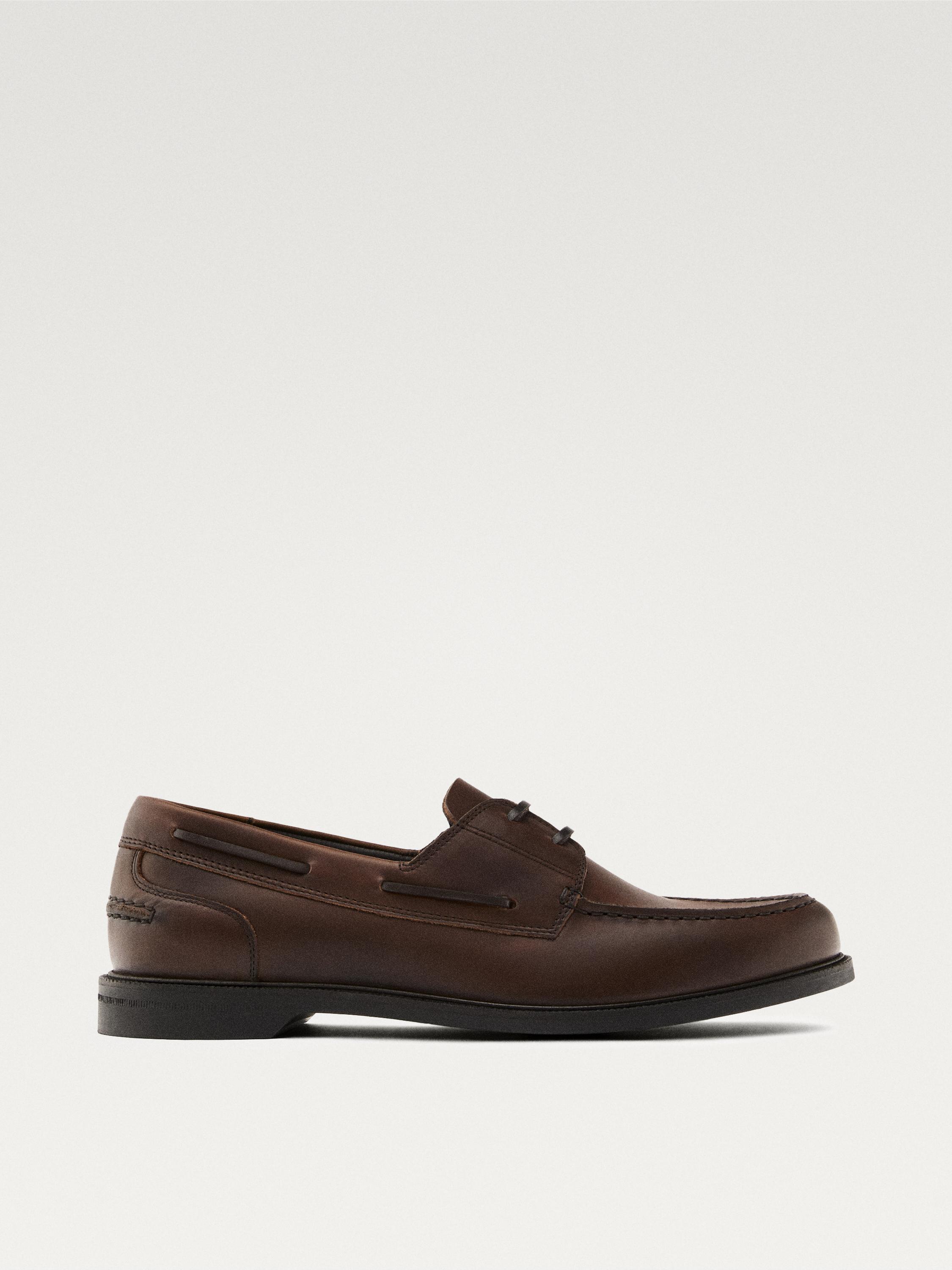 Oiled leather deck shoes