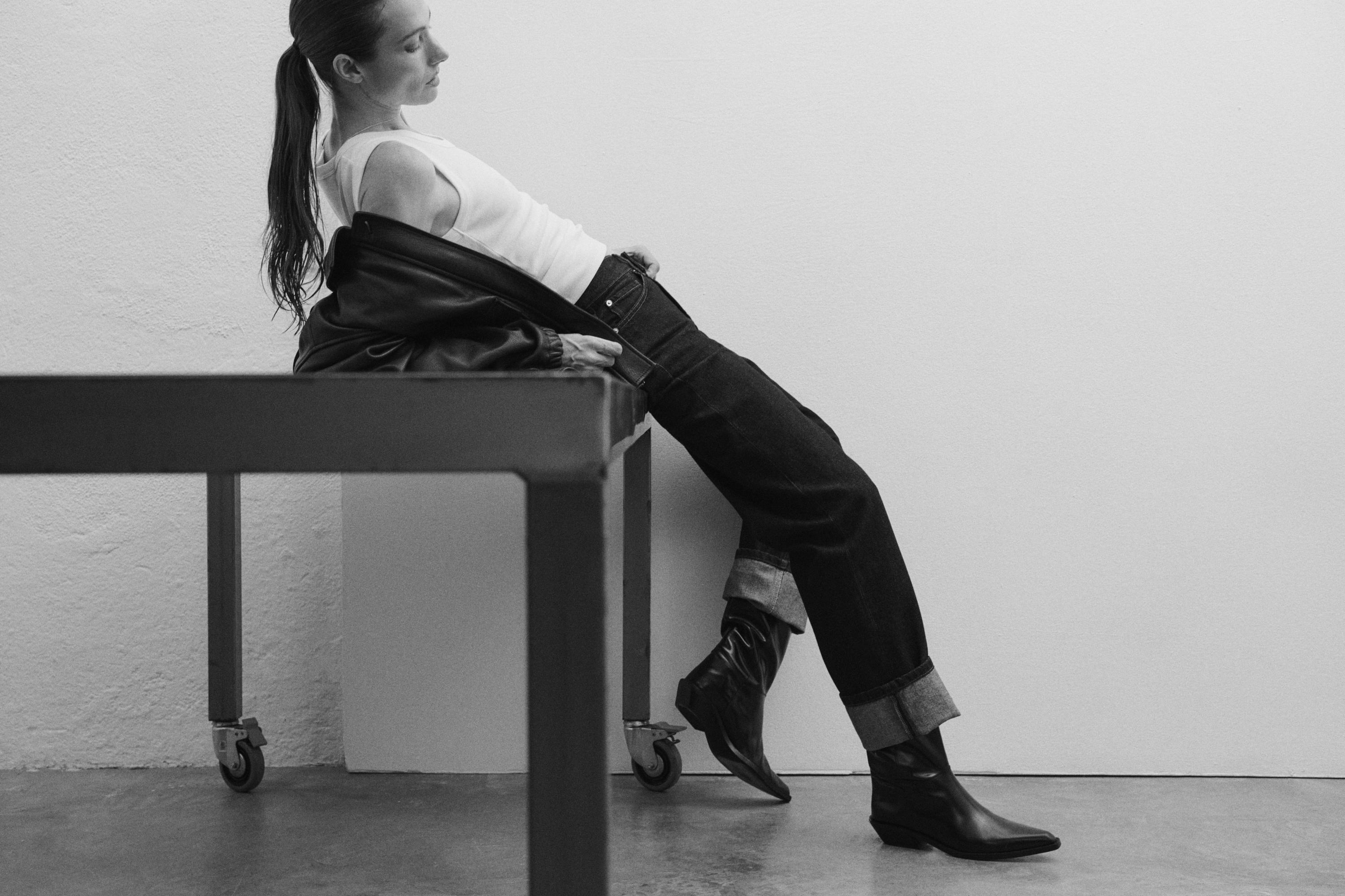 Straight-leg high-waist jeans