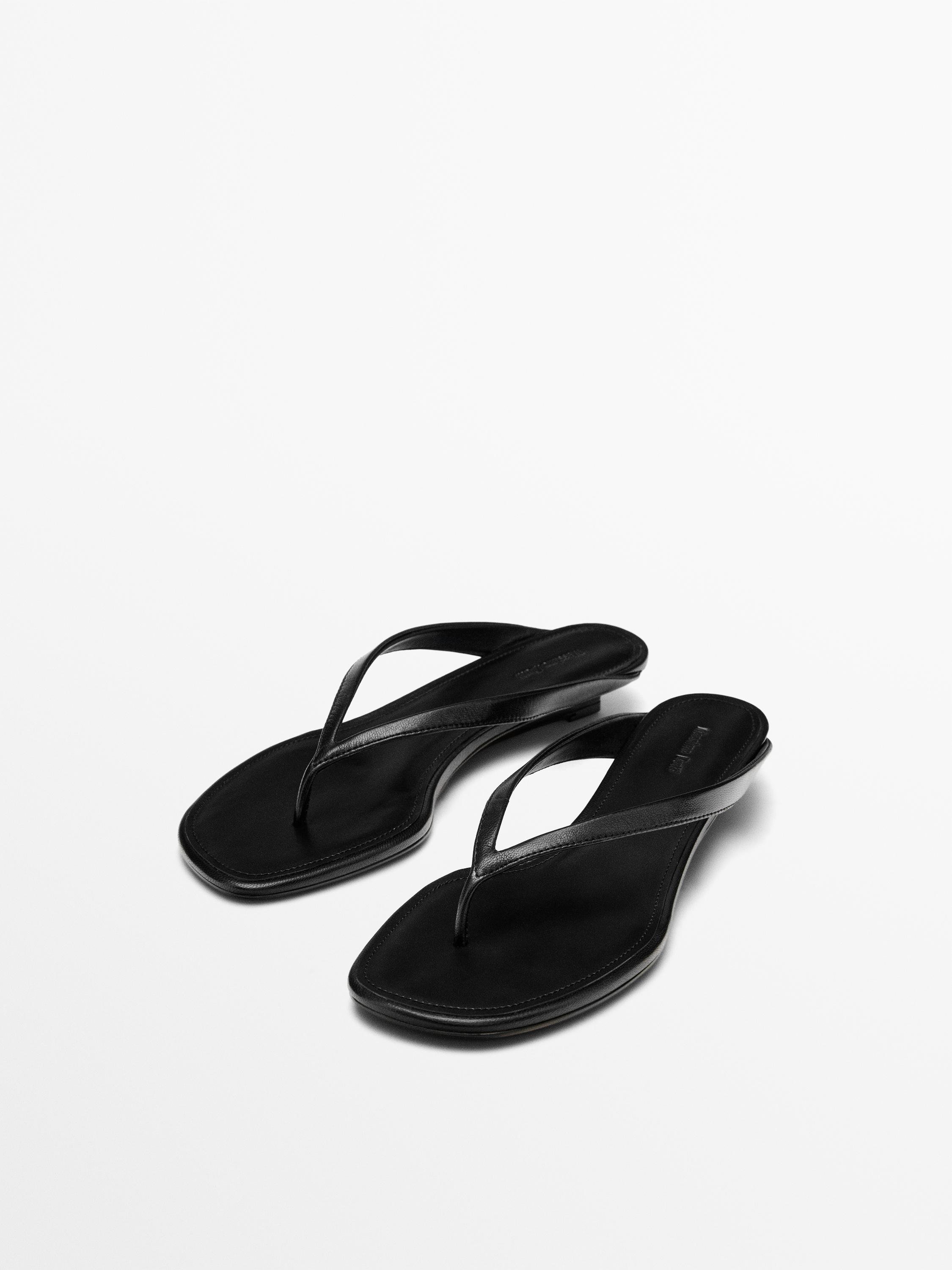Mid-heel sandals with toe divider