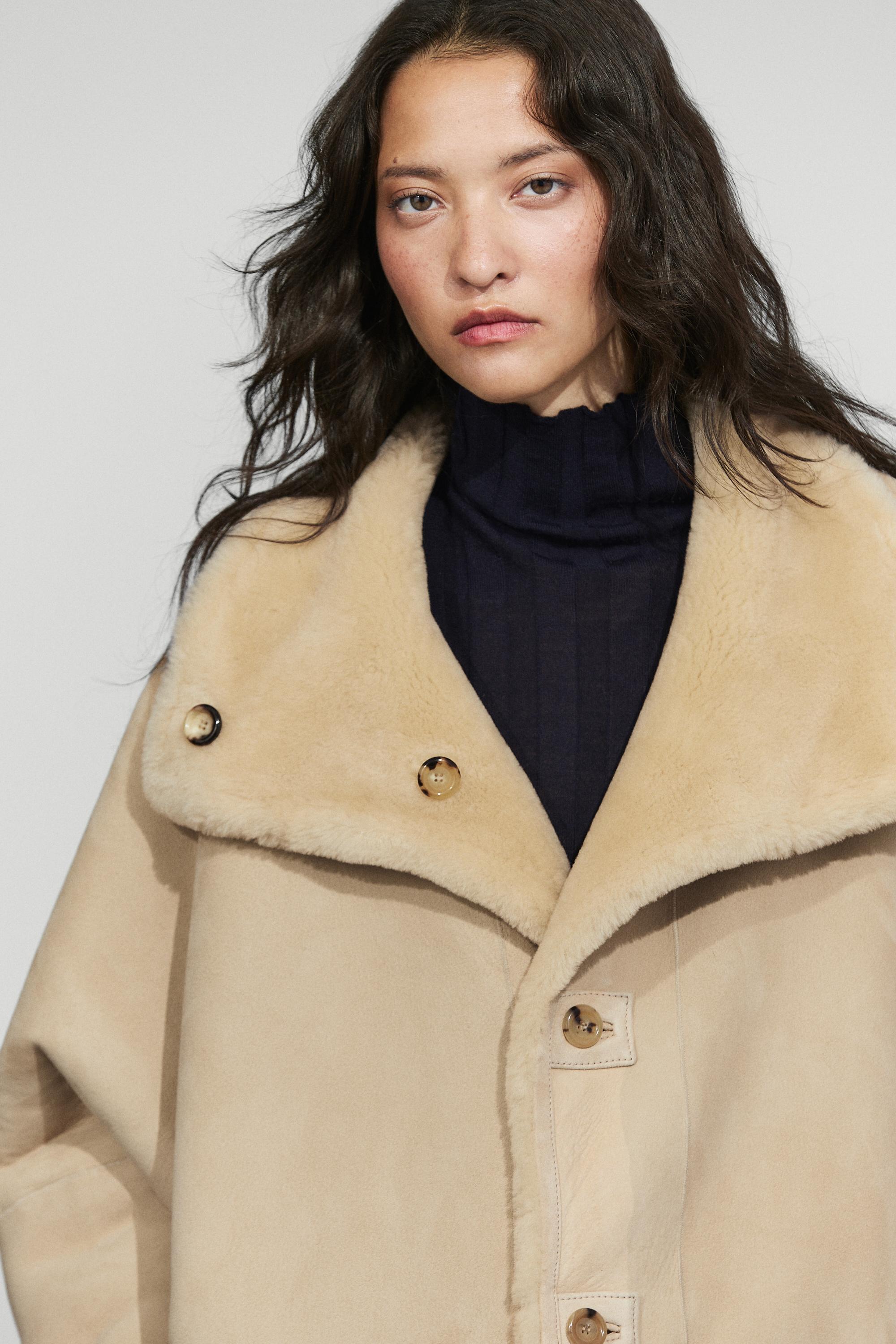 Massimo Dutti Çift taraflı kürk detaylı kaban görsel 8