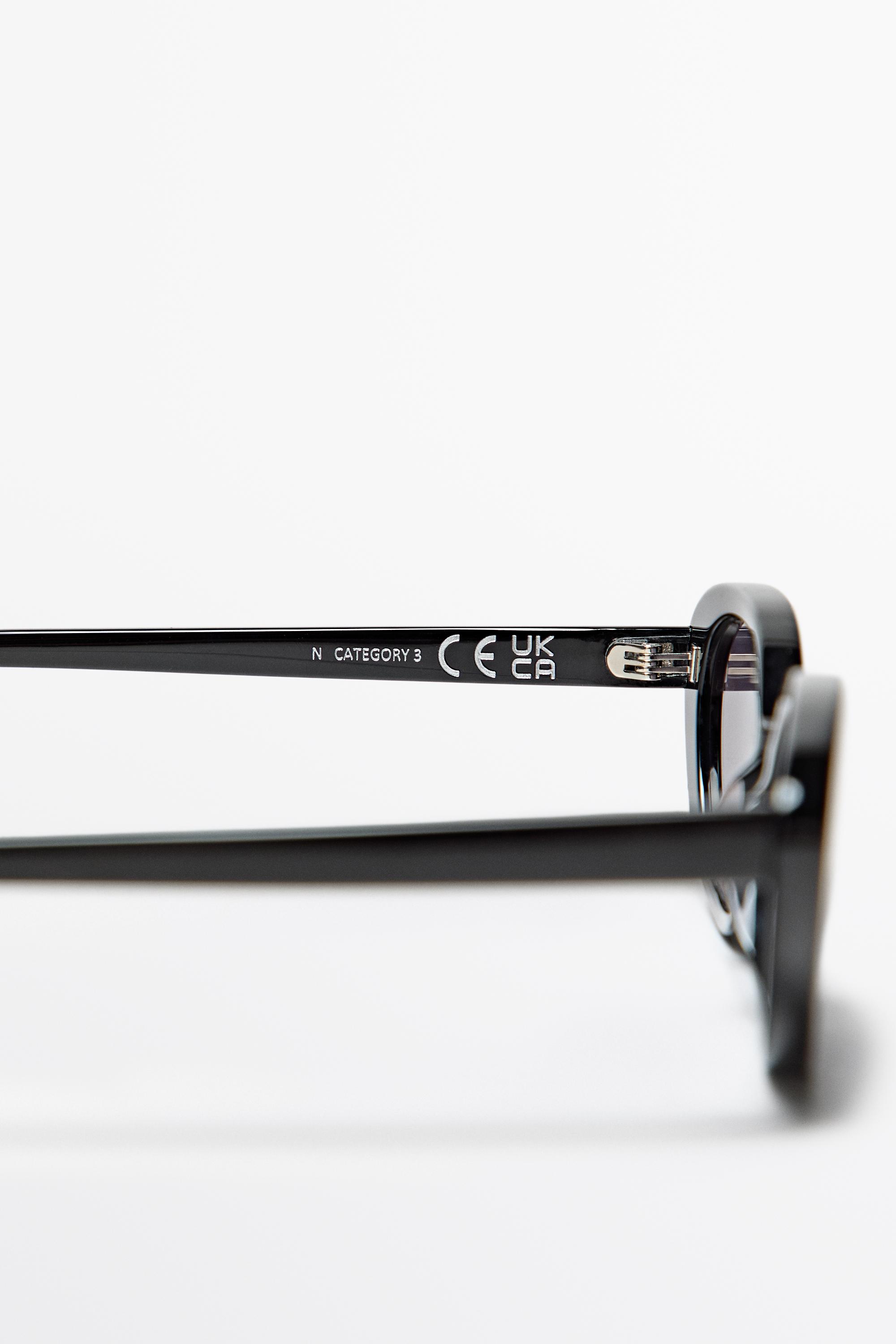 Narrow sunglasses — BLACK