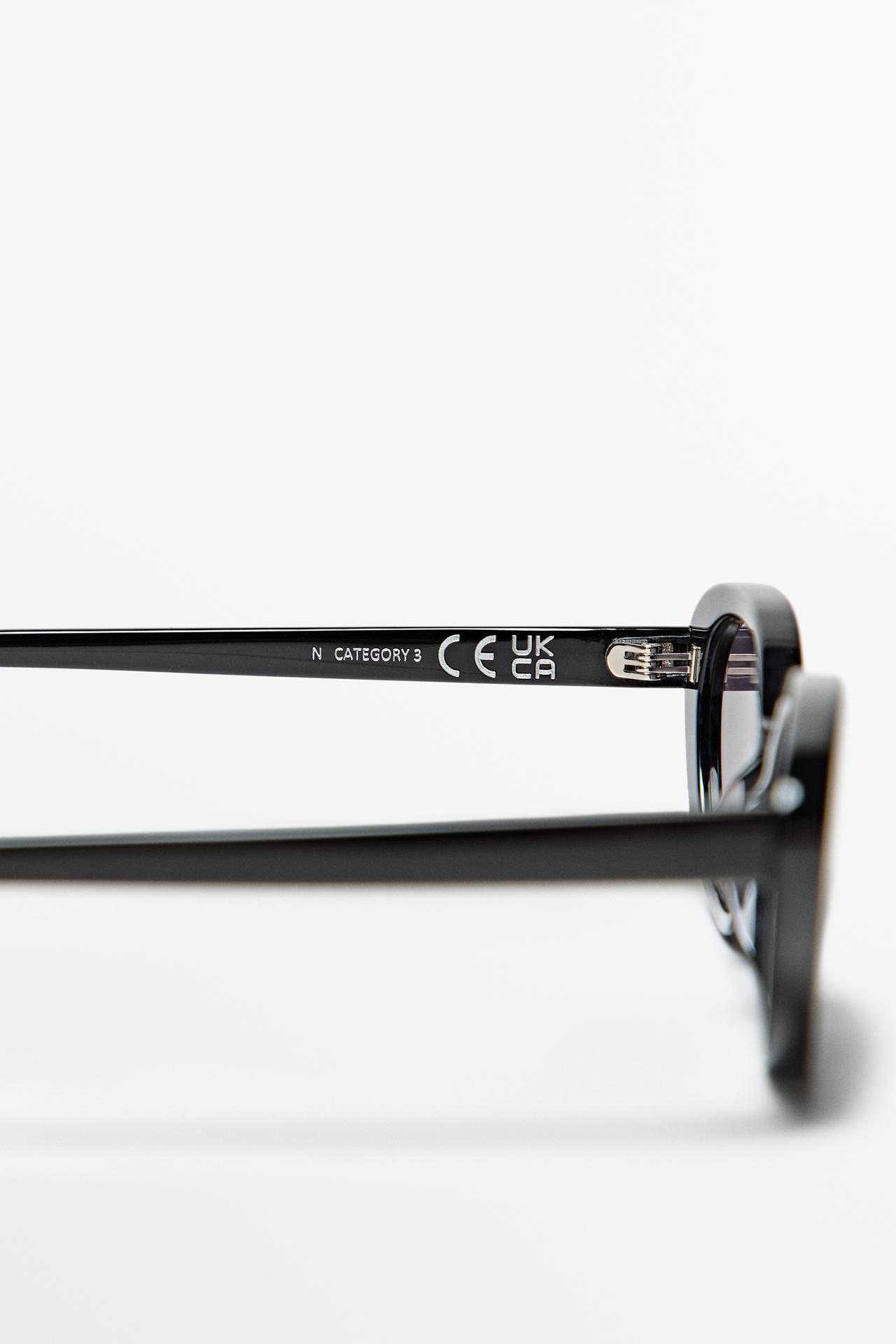 Narrow sunglasses — BLACK