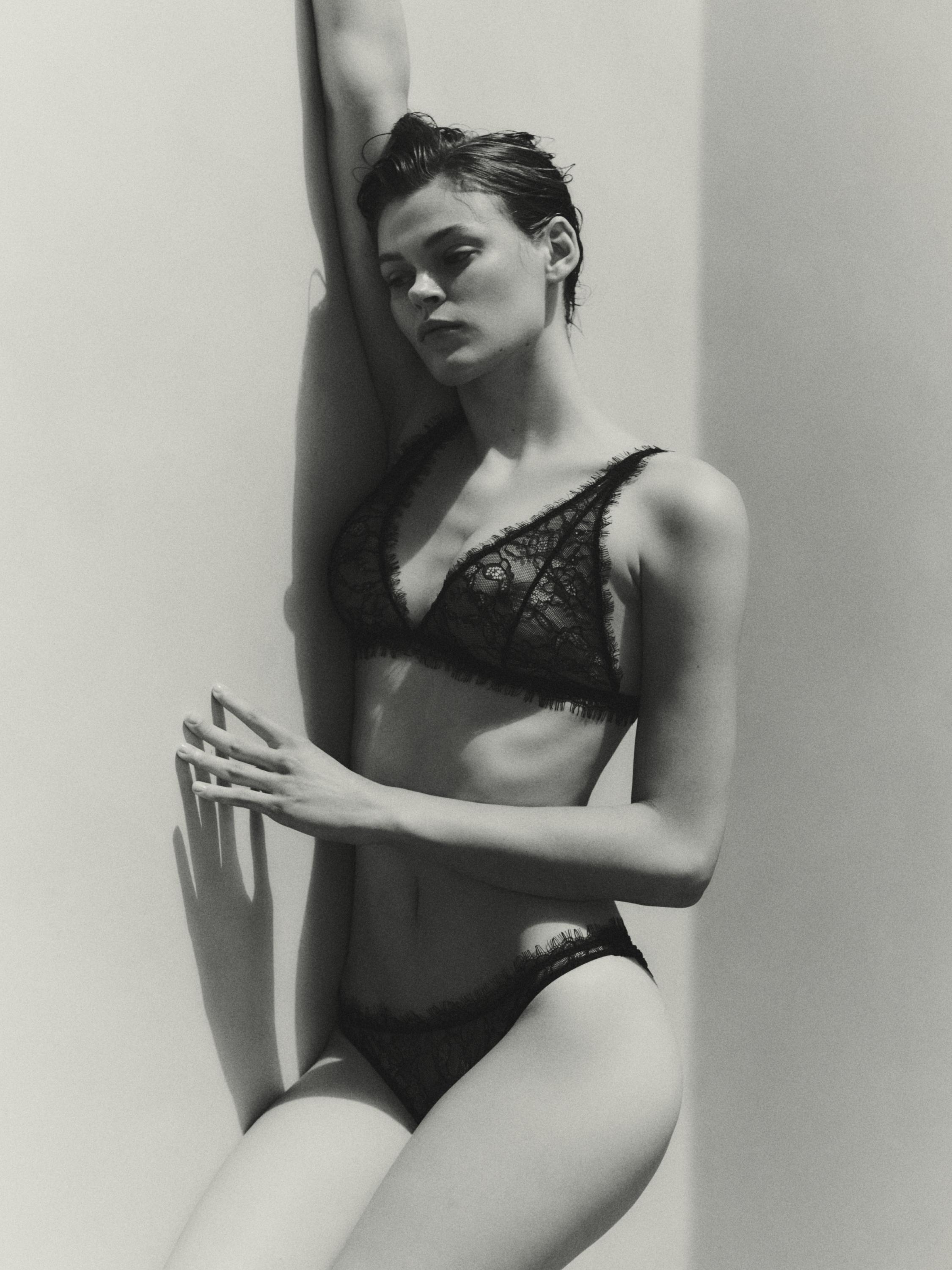 Frayed lace bralette — BLACK