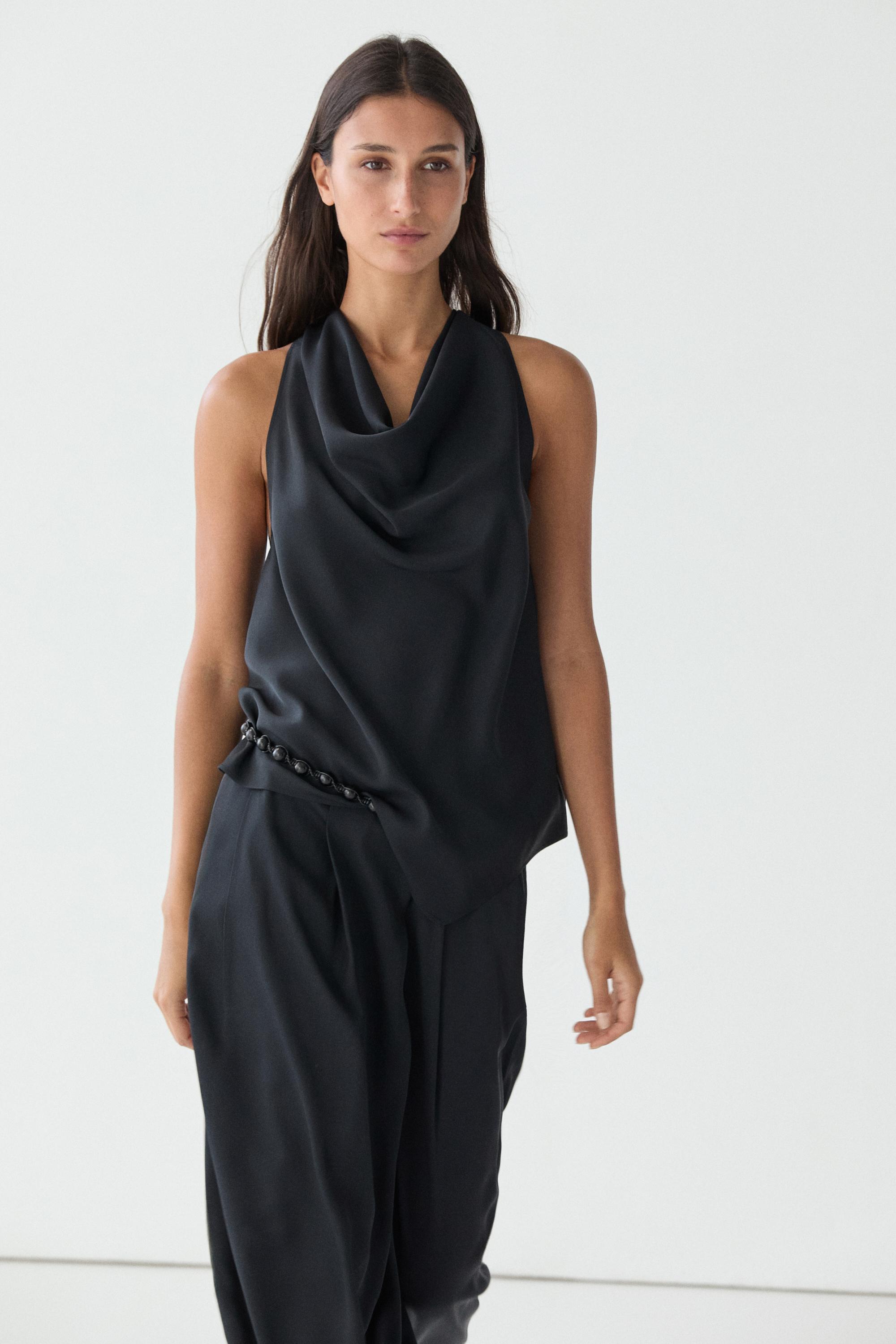 Total look cowl neck top