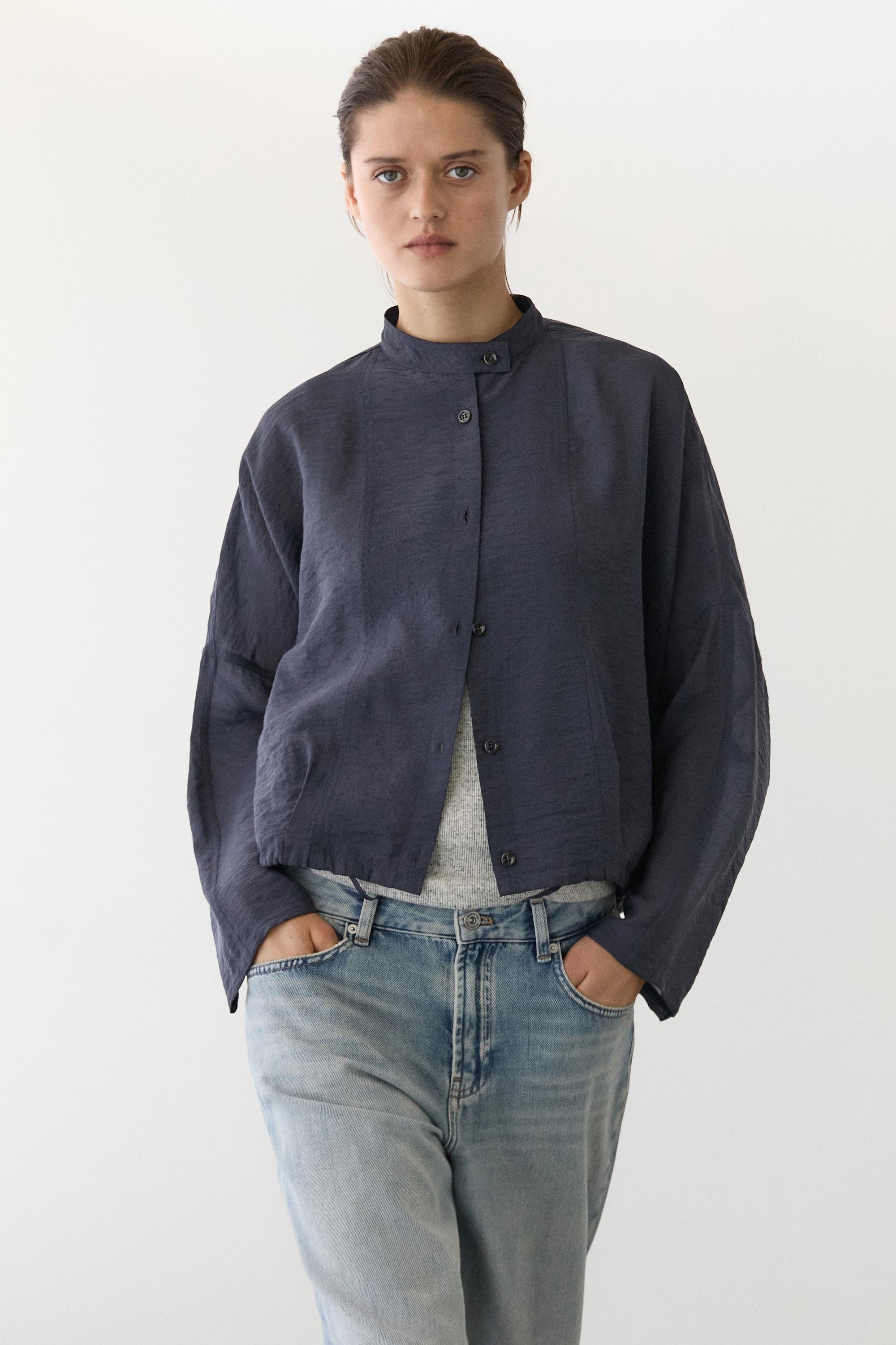 Bomber zerrenda-lepoarekin eta botoien xehetasunarekin